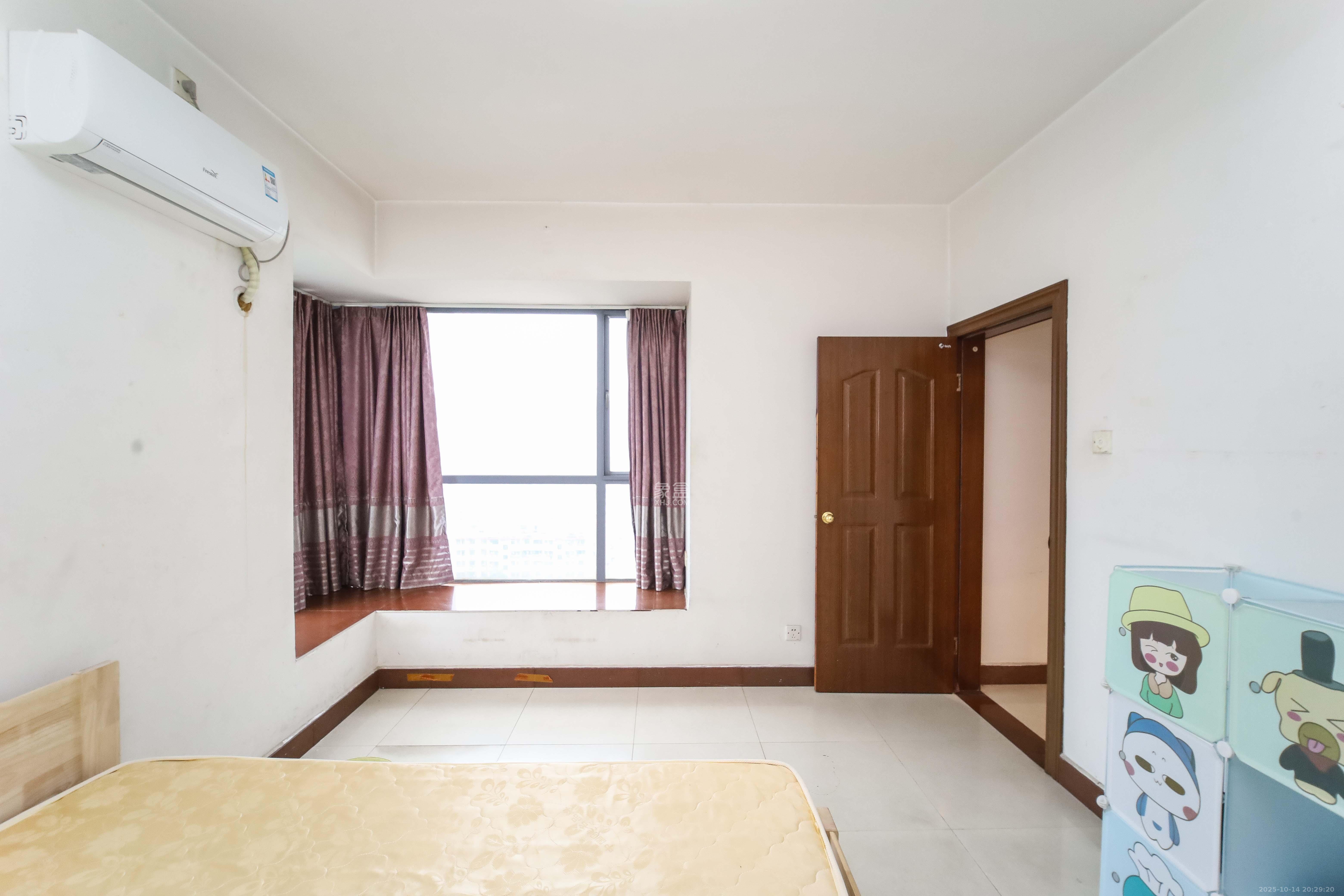 银港水晶城 2室2厅1卫 68.0万 银港水晶城 2室2厅1卫 68.0万卧室