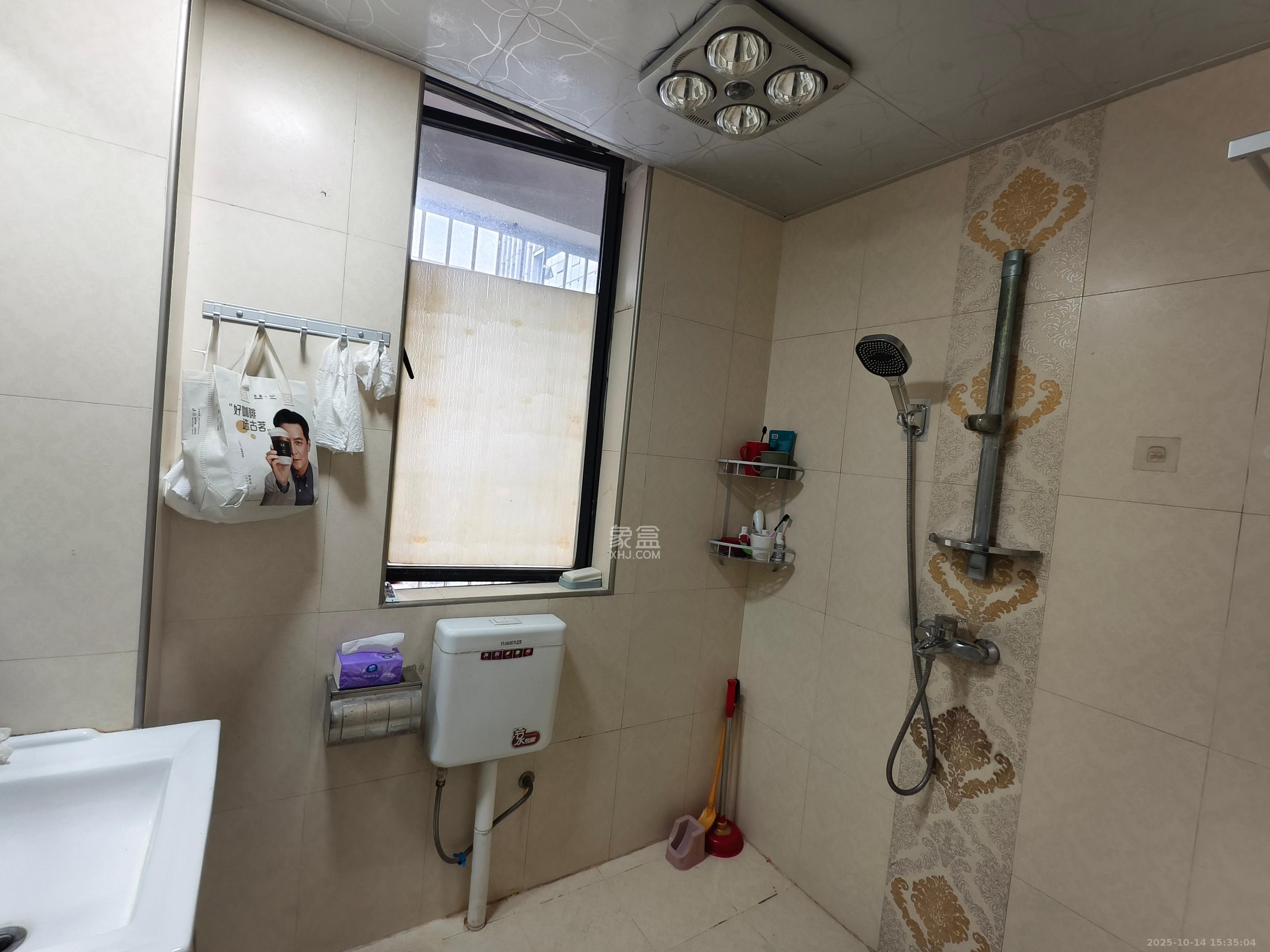 长大彩虹都  3室2厅1卫    2300.0元/月 长大彩虹都  3室2厅1卫    2300.0元/月室内图