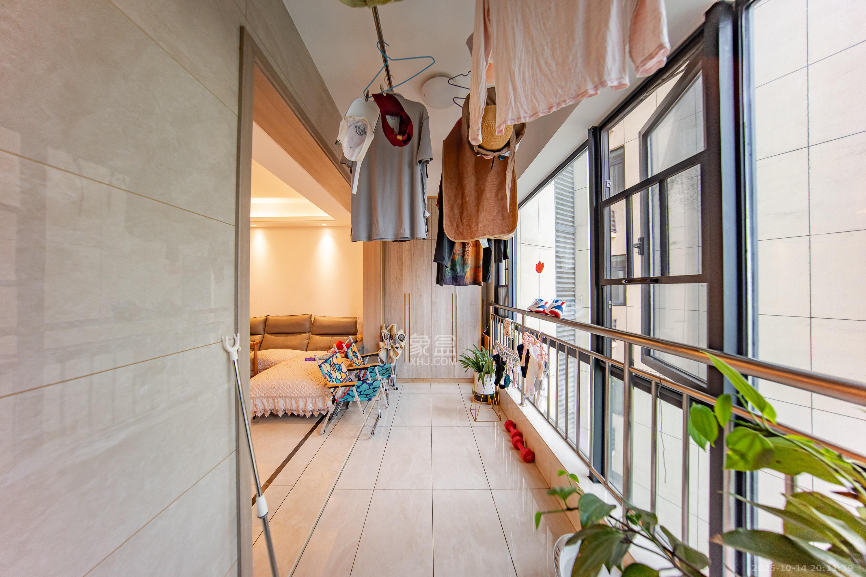 建投象山国际  4室2厅2卫    185.0万阳台