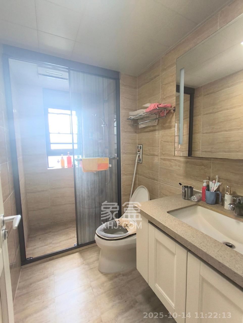 万科魅力之城锋镜里  4室2厅2卫    3200.0元/月室内图