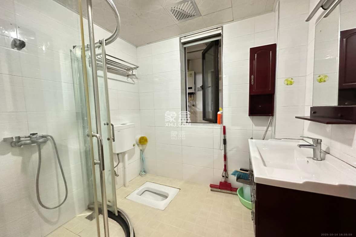 保利麓谷林语D区 3室2厅2卫 2400.0元/月 保利麓谷林语D区 3室2厅2卫 2400.0元/月室内图