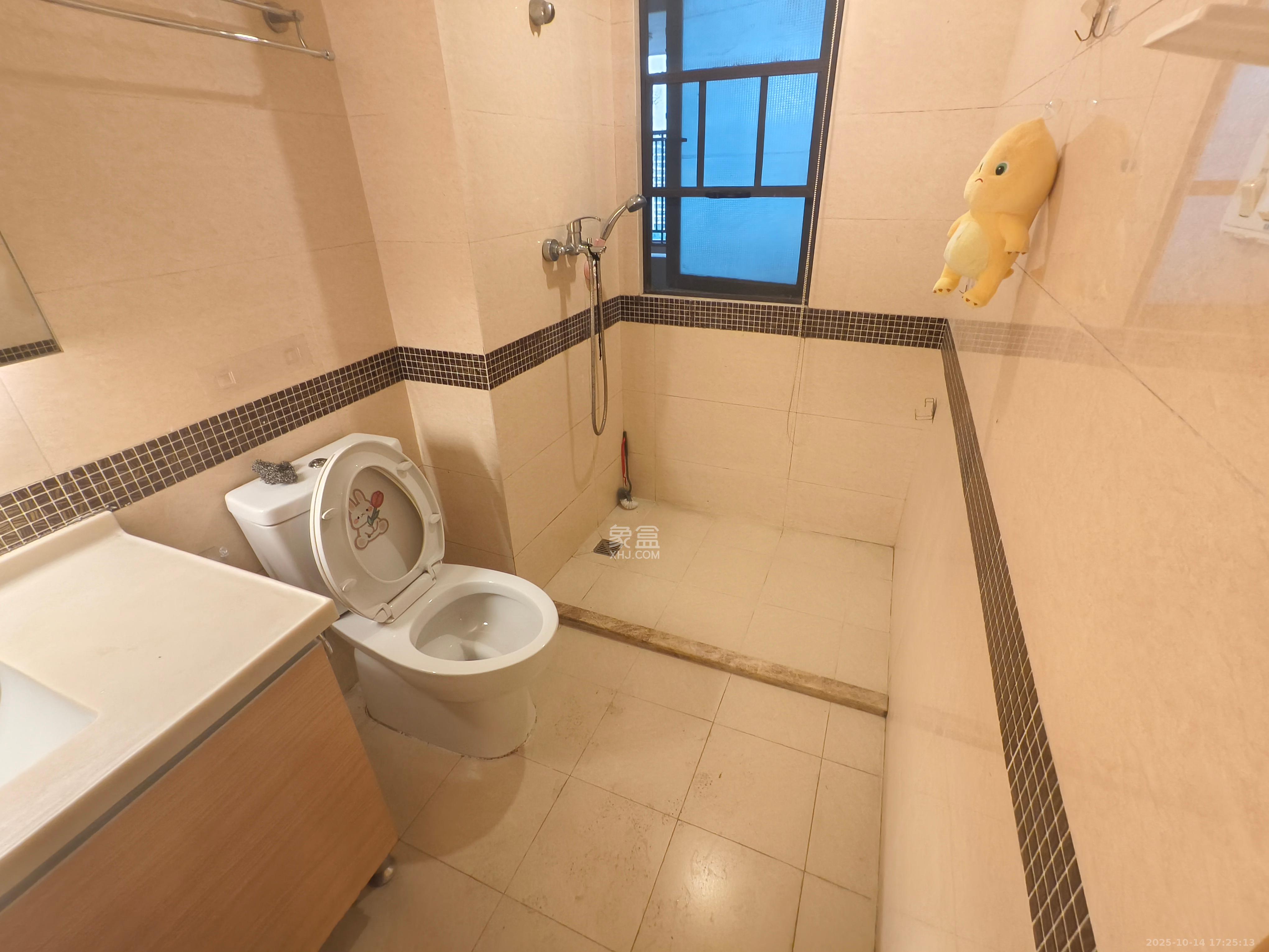 旭辉国际广场(永升商业广场)  3室2厅1卫    2600.0元/月 旭辉国际广场(永升商业广场)  3室2厅1卫    2600.0元/月室内图