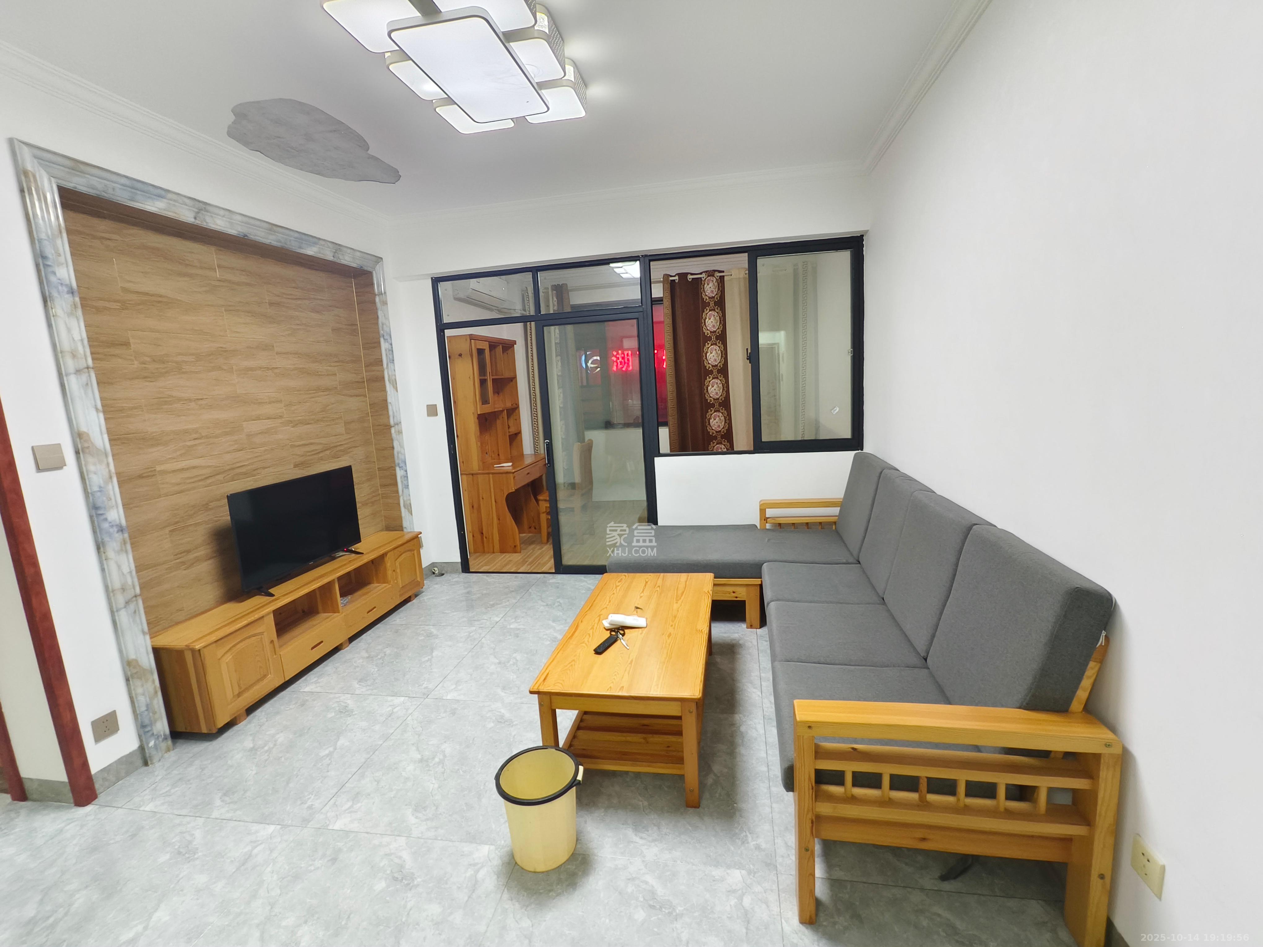 地华梅溪湖畔 2室1厅1卫 2350.0元/月 地华梅溪湖畔 2室1厅1卫 2350.0元/月室内图