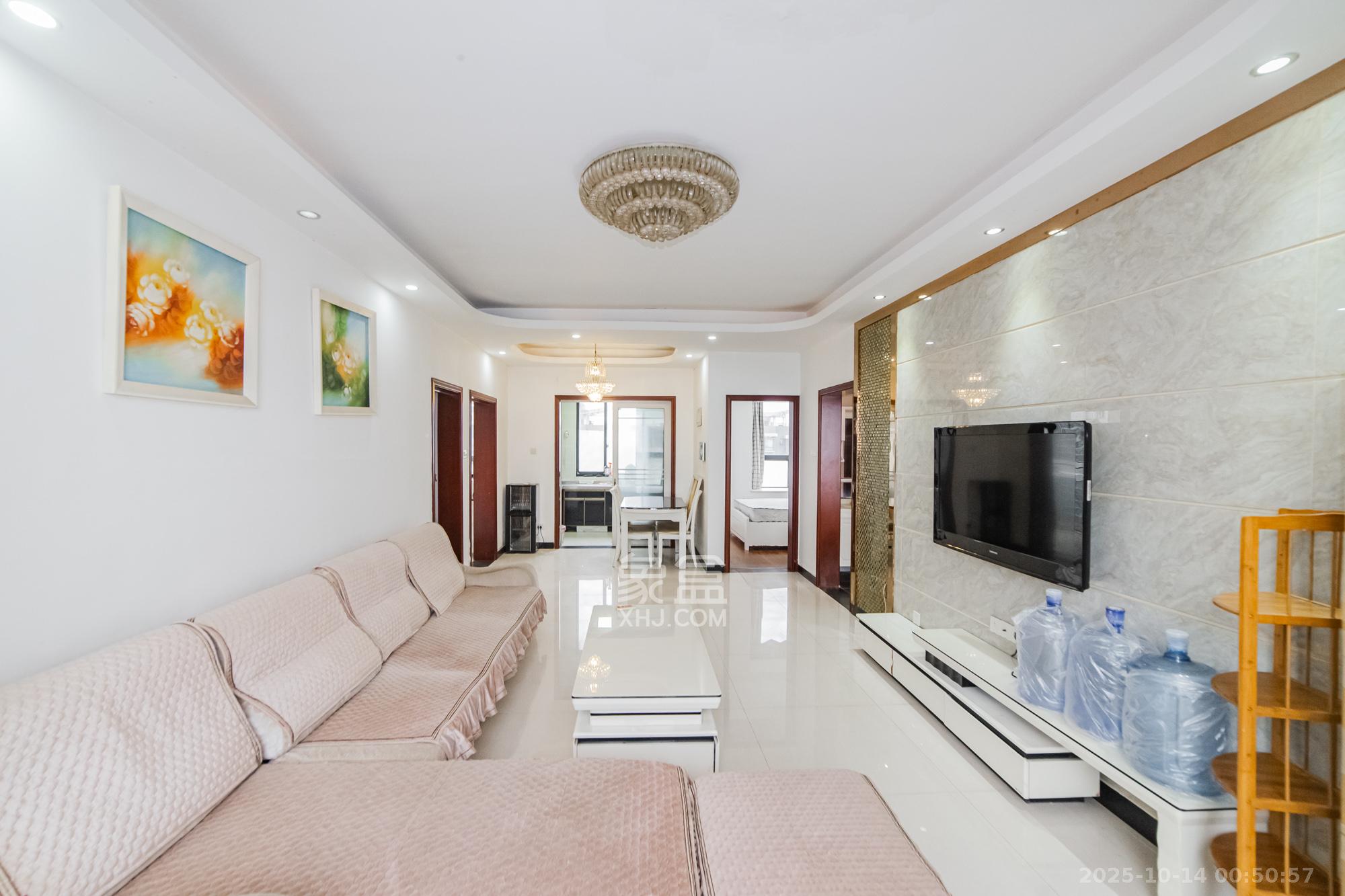 湘江世纪城赏江苑  2室2厅1卫    85.0万 湘江世纪城赏江苑  2室2厅1卫    85.0万客厅