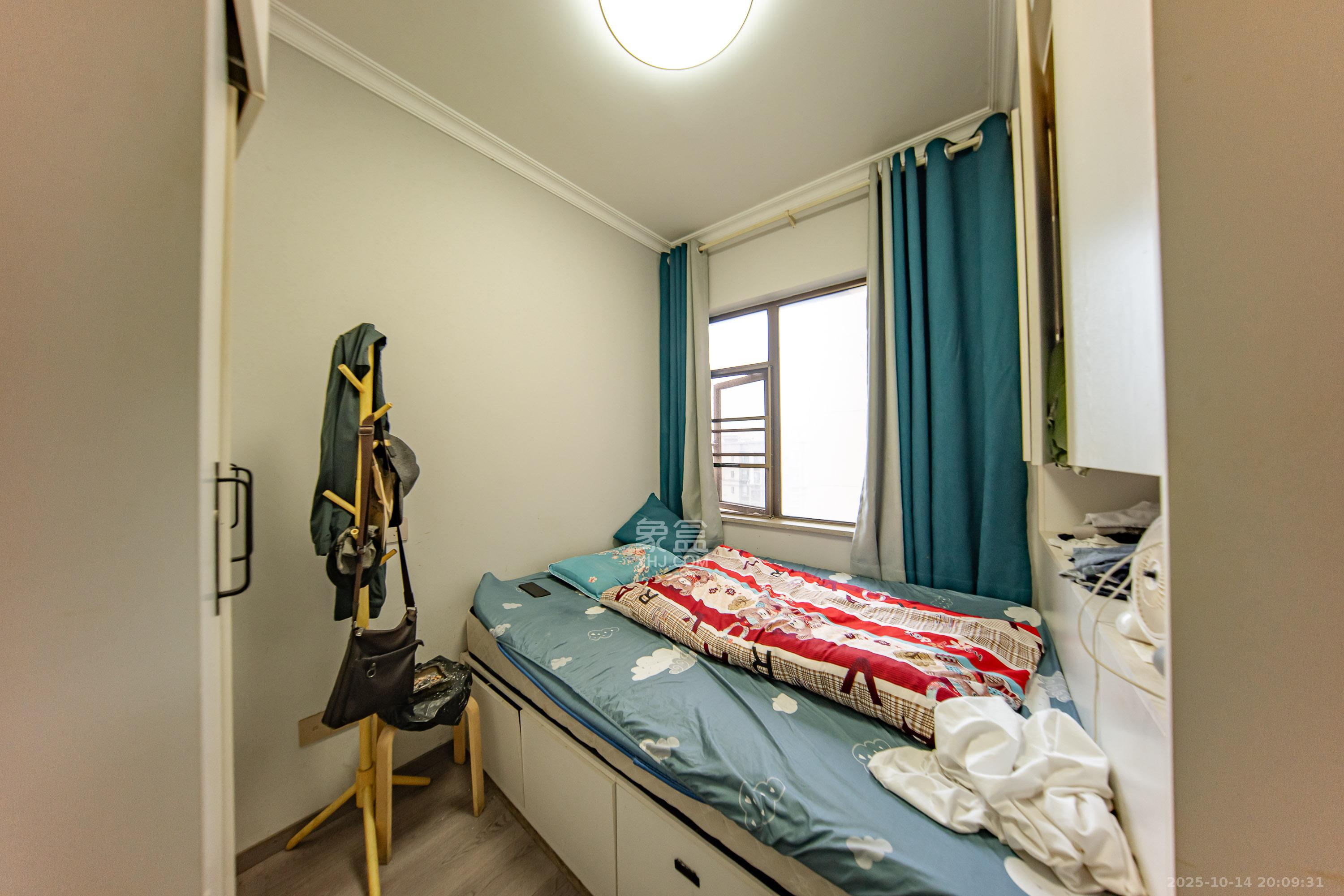 江山帝景雅典  1室0厅0卫    107.8万卧室