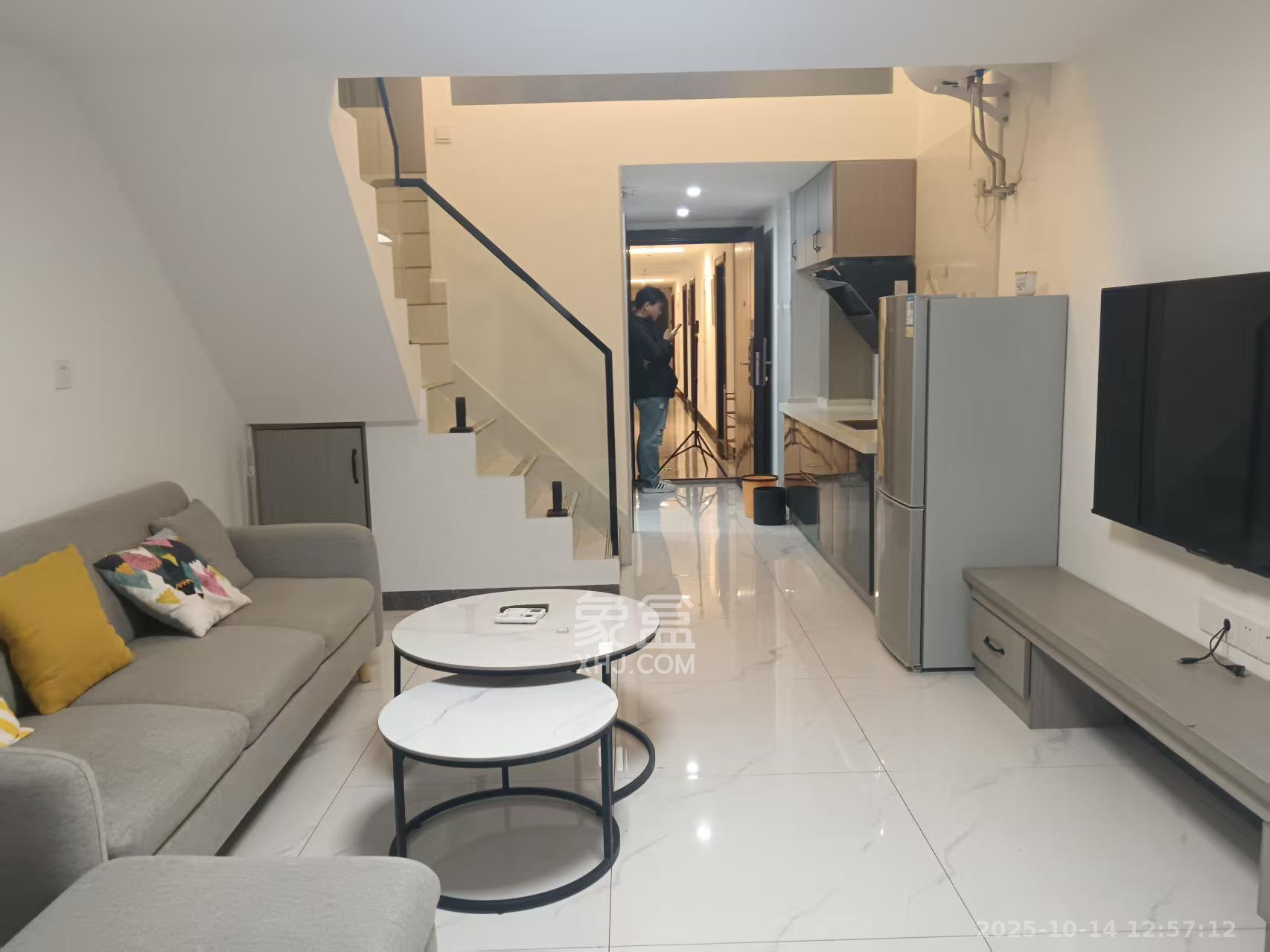 碧桂园印象  2室2厅1卫    2100.0元/月室内图