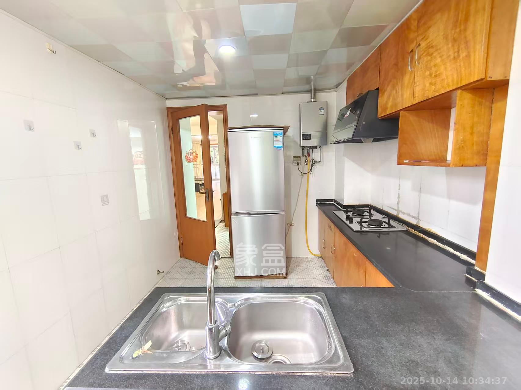 湘许嘉园  3室2厅2卫    2700.0元/月 湘许嘉园  3室2厅2卫    2700.0元/月室内图