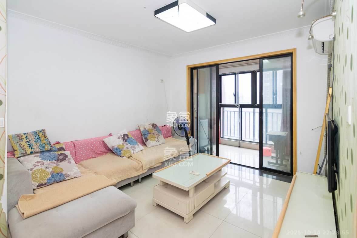 新城国际花都 2室2厅1卫 42.0万 新城国际花都 2室2厅1卫 42.0万客厅