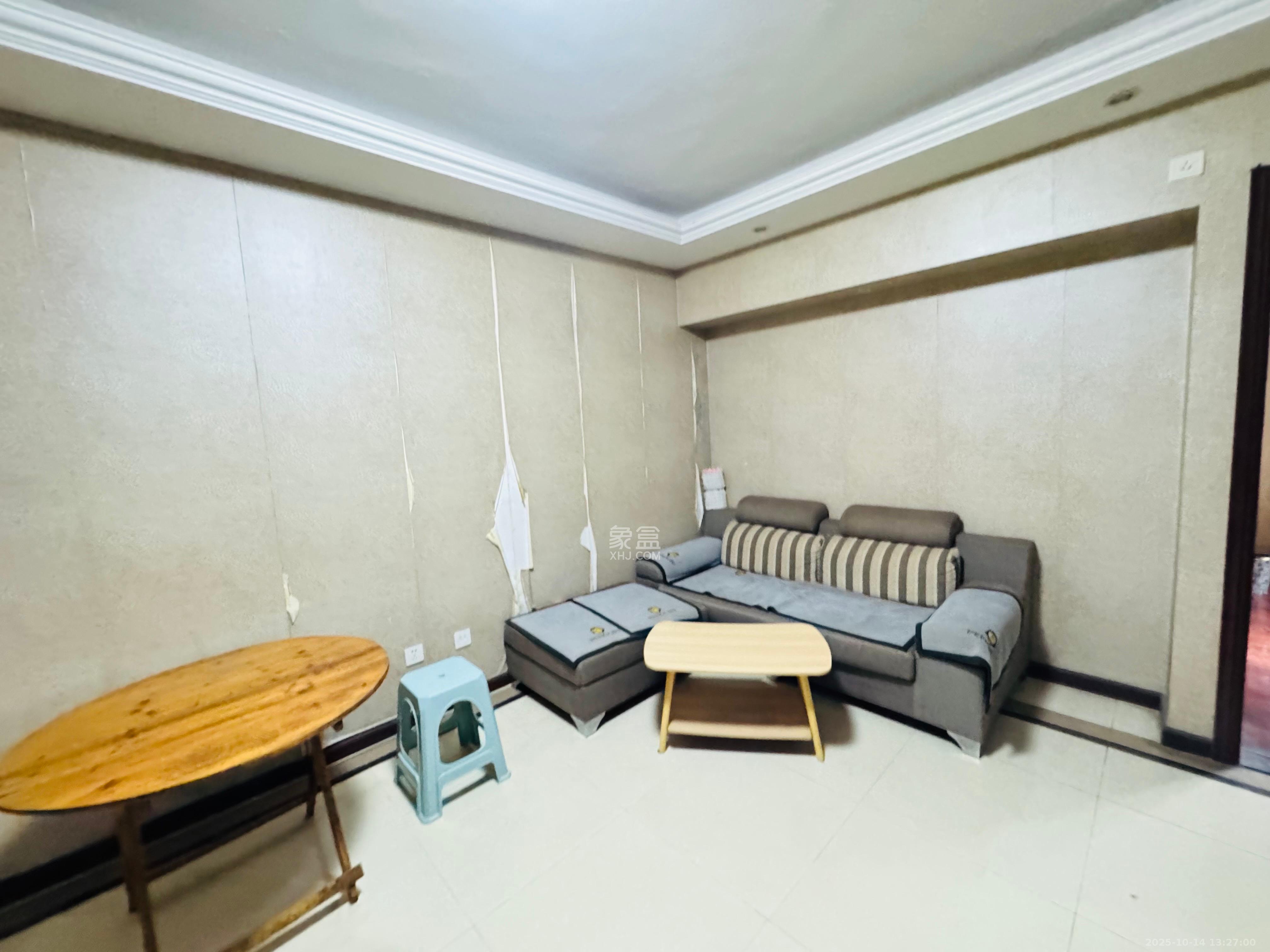 郡原居里  1室1厅1卫    1400.0元/月 郡原居里  1室1厅1卫    1400.0元/月