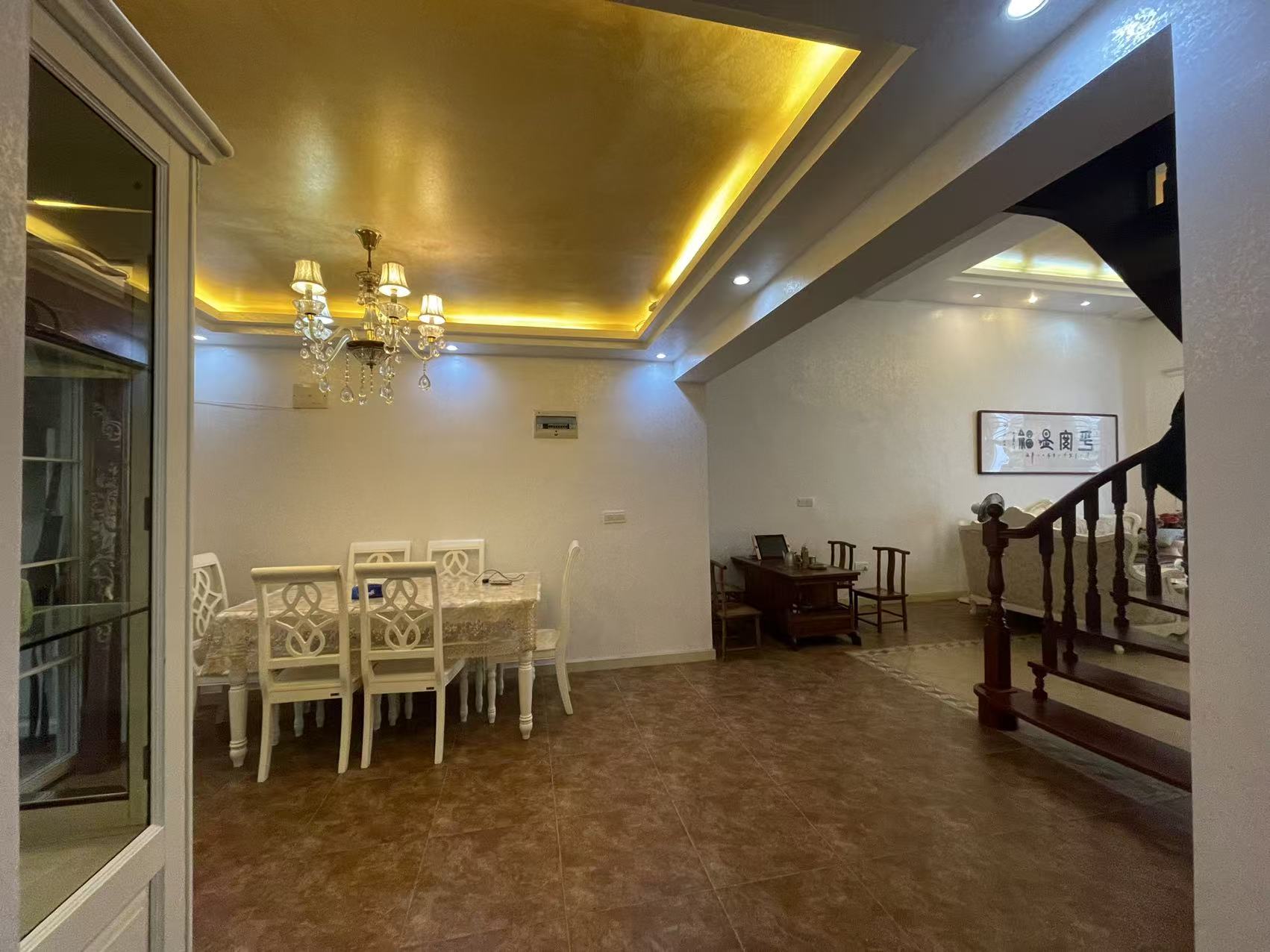 上城世家  3室2厅2卫    2000.0元/月室内图