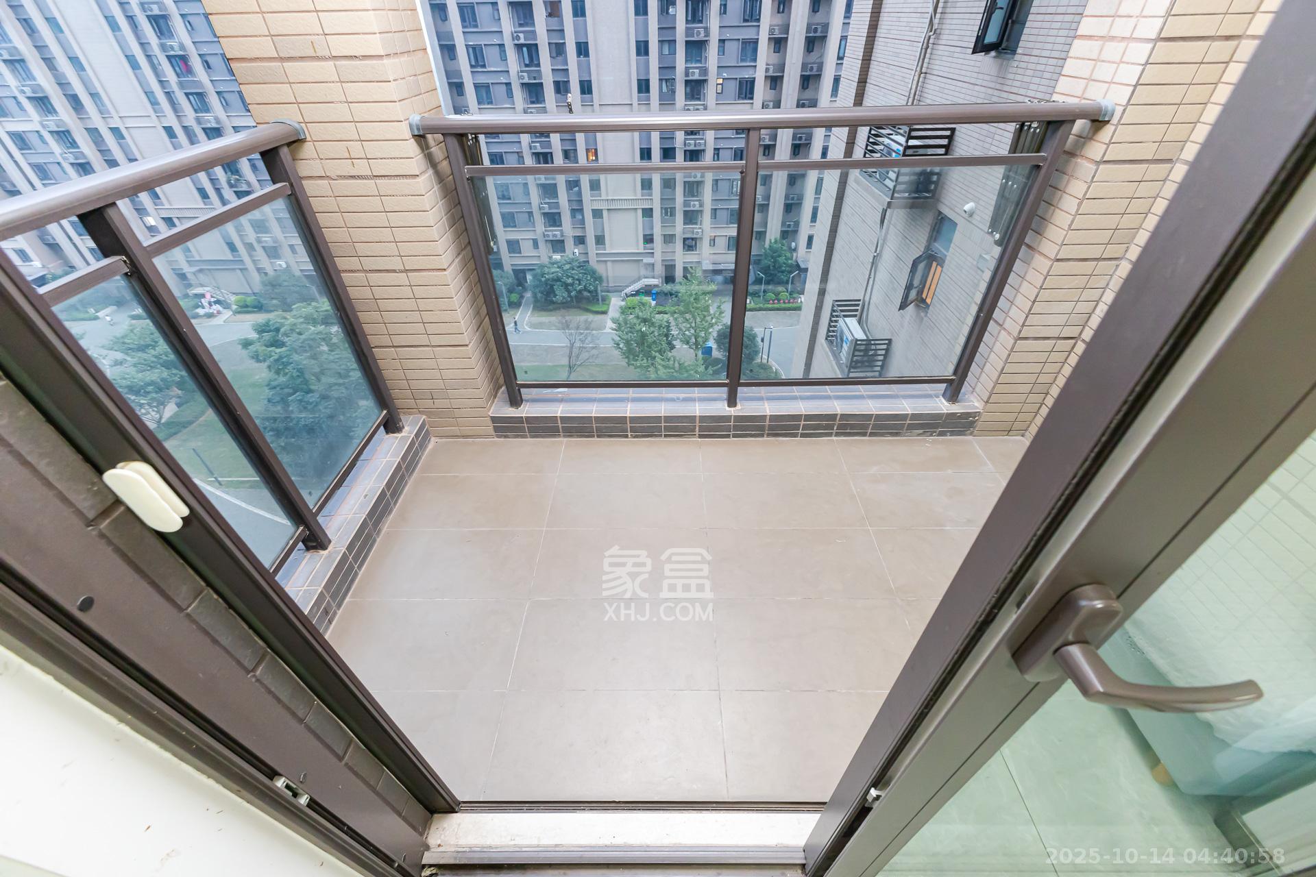 时代倾城四期 3室2厅2卫 86.0万 时代倾城四期 3室2厅2卫 86.0万阳台