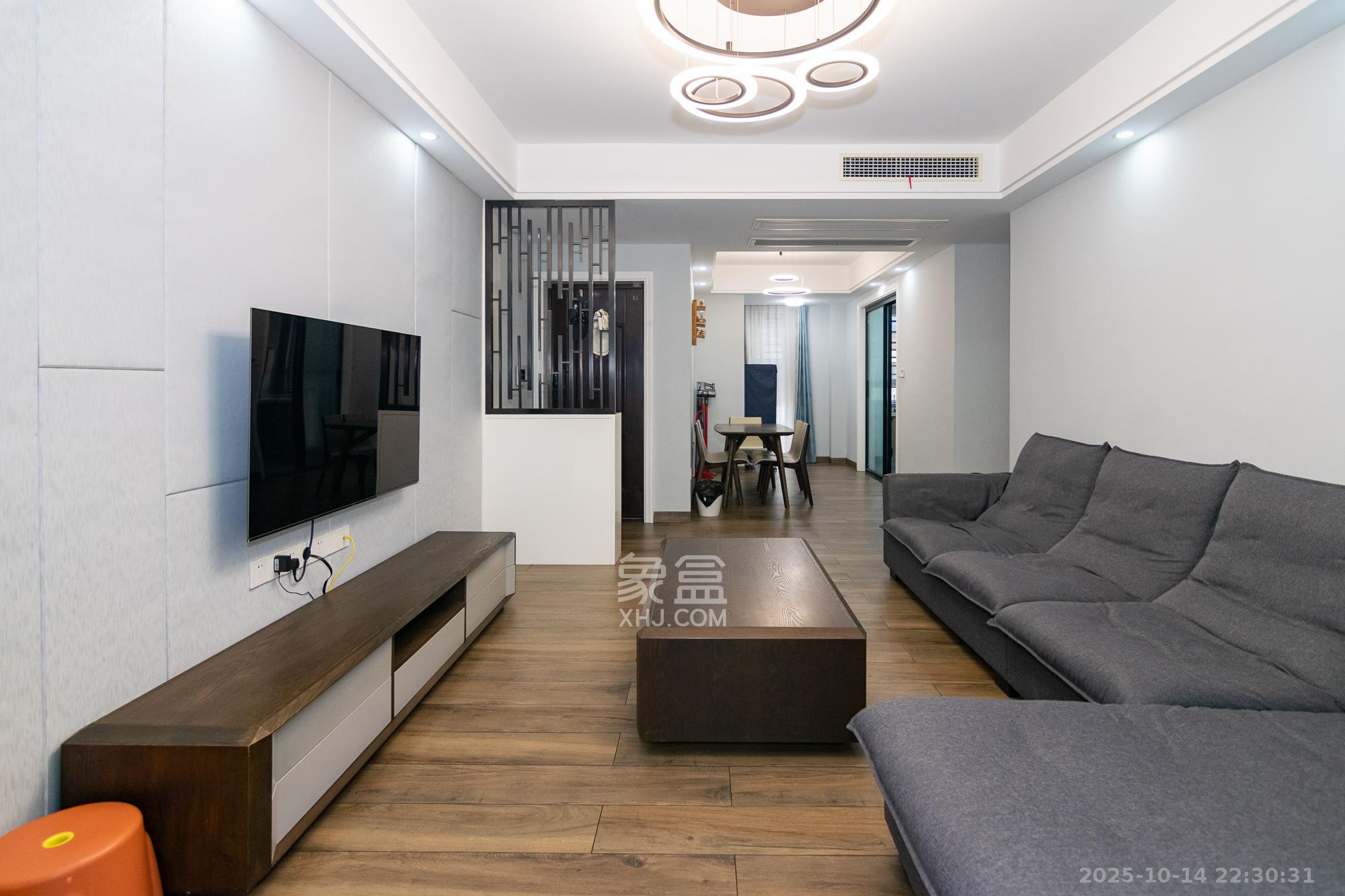 金地三千府（金地湖山樾、金地自在城）  3室2厅1卫    95.0万客厅