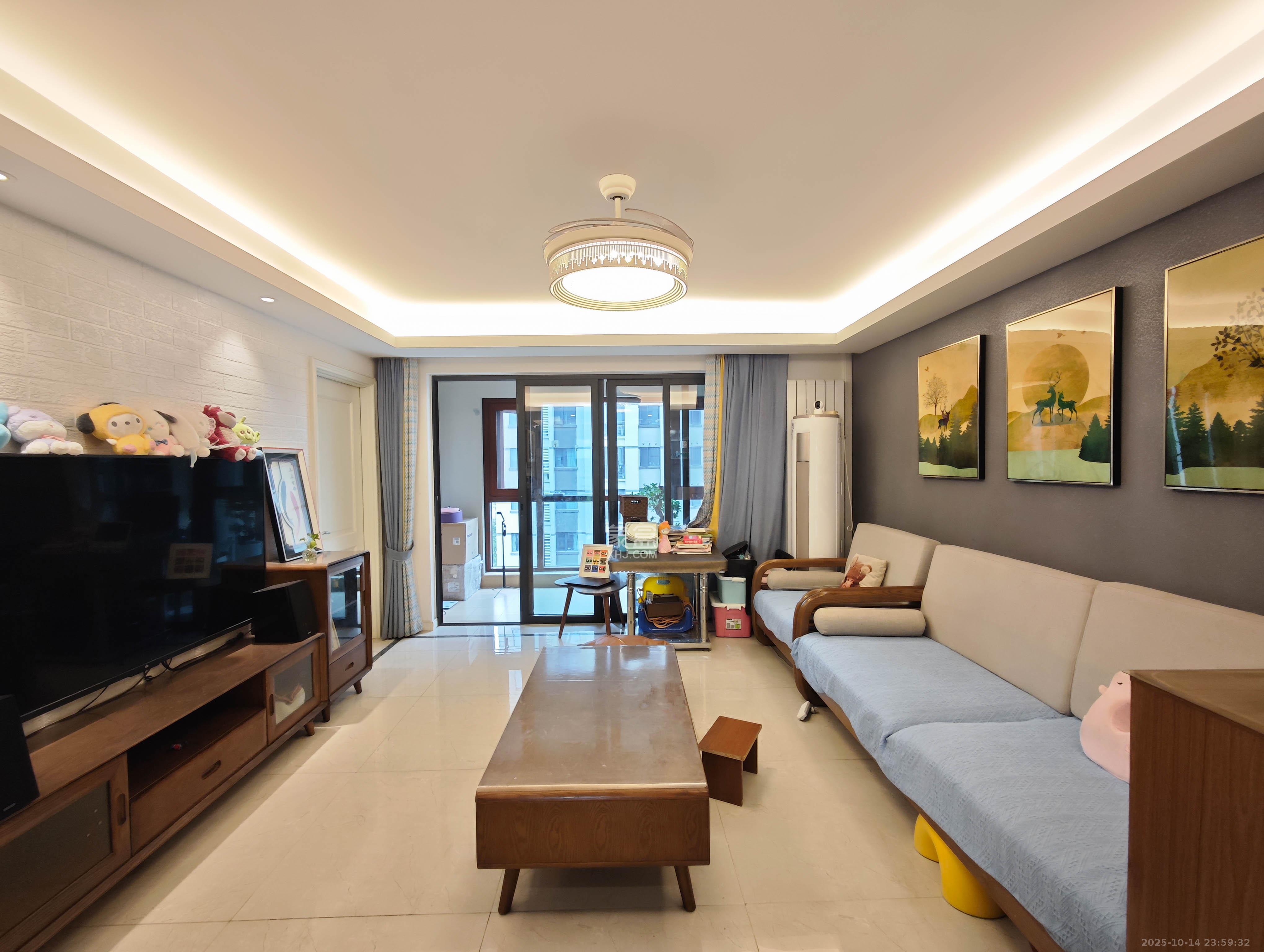 万科魅力之城观澜里 4室2厅2卫 175.0万 万科魅力之城观澜里 4室2厅2卫 175.0万客厅