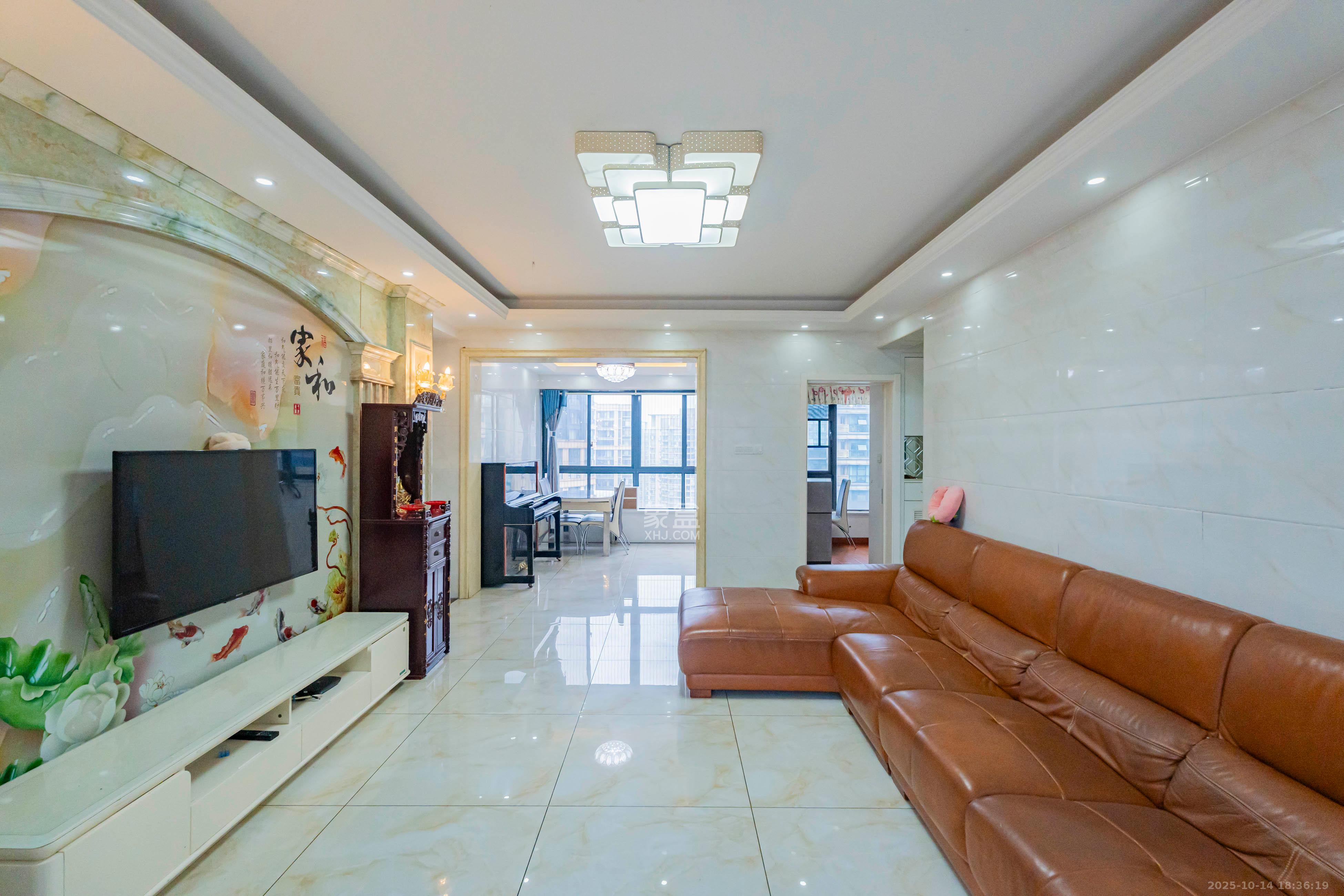 天健壹平方英里（天健芙蓉盛世二期）  4室2厅2卫    200.0万客厅