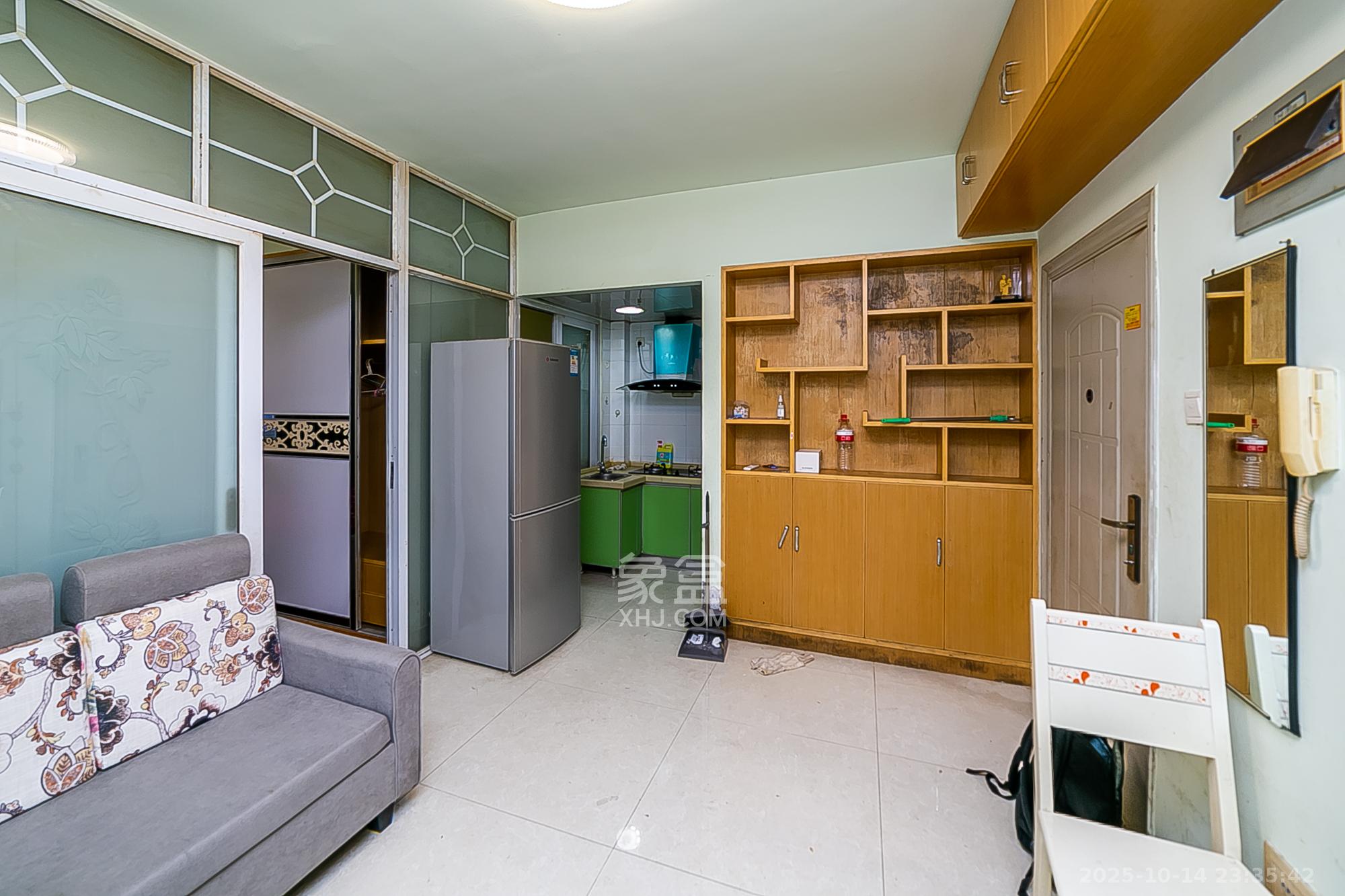 金碧文华 1室1厅1卫 38.0万 金碧文华 1室1厅1卫 38.0万客厅