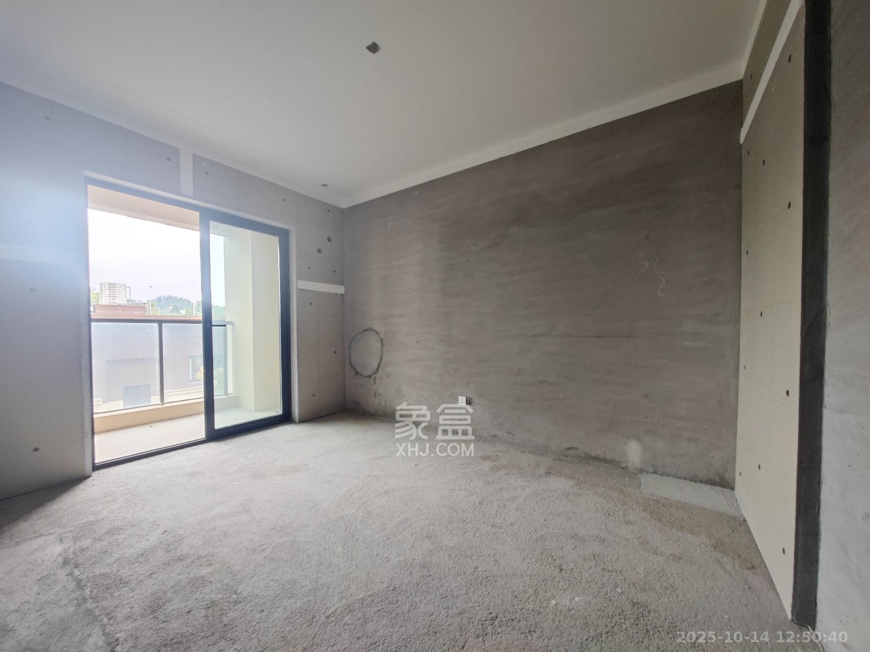 远洋红星天铂一期  3室2厅2卫    90.0万卧室