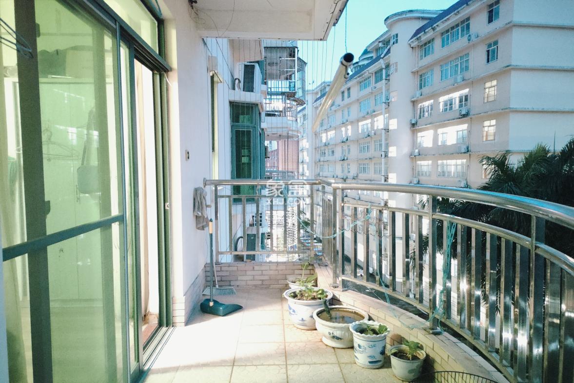 现代花园一期 3室2厅2卫 3300.0元/月 现代花园一期 3室2厅2卫 3300.0元/月室内图