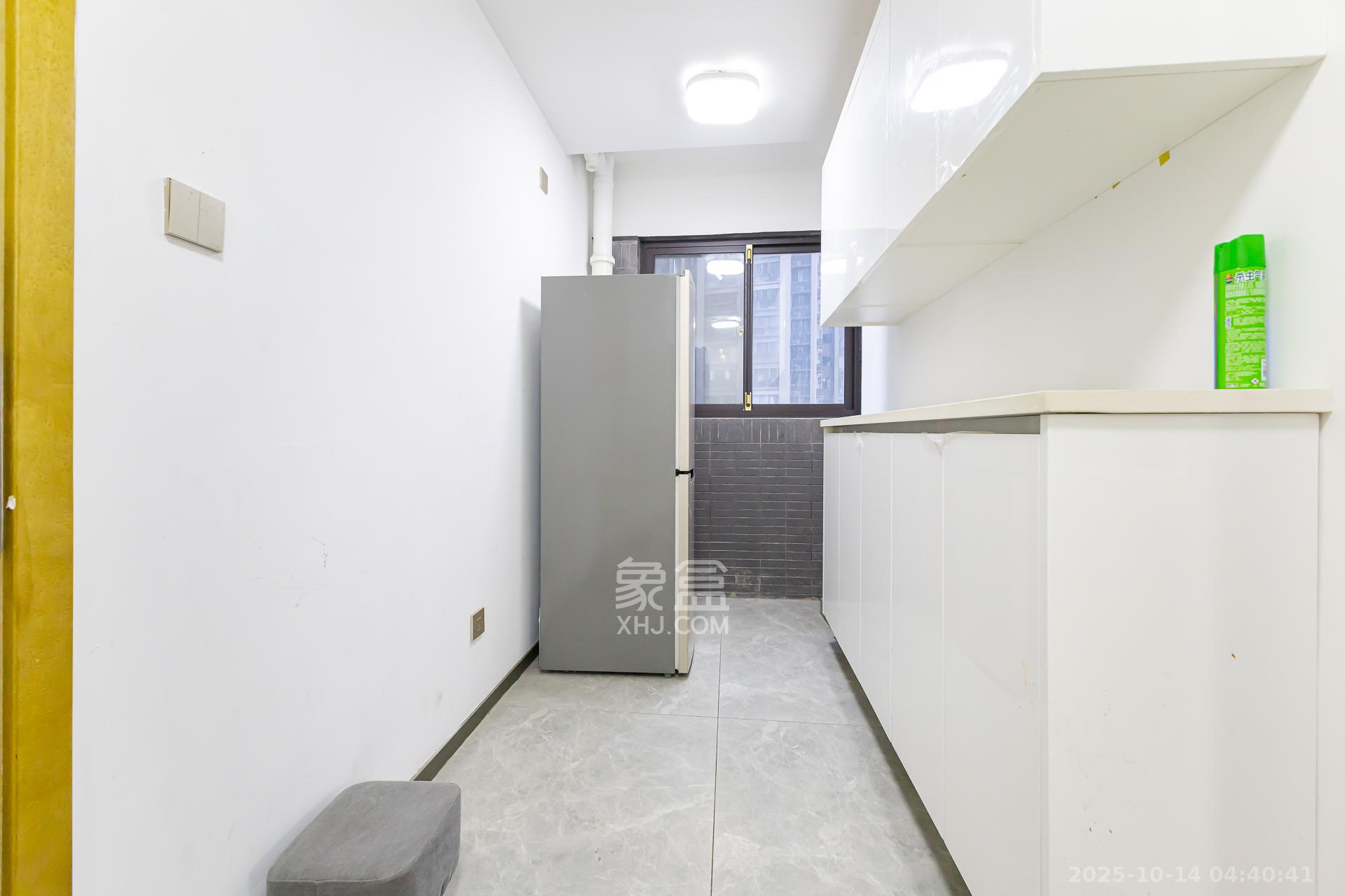 时代倾城四期 3室2厅2卫 86.0万 时代倾城四期 3室2厅2卫 86.0万卧室