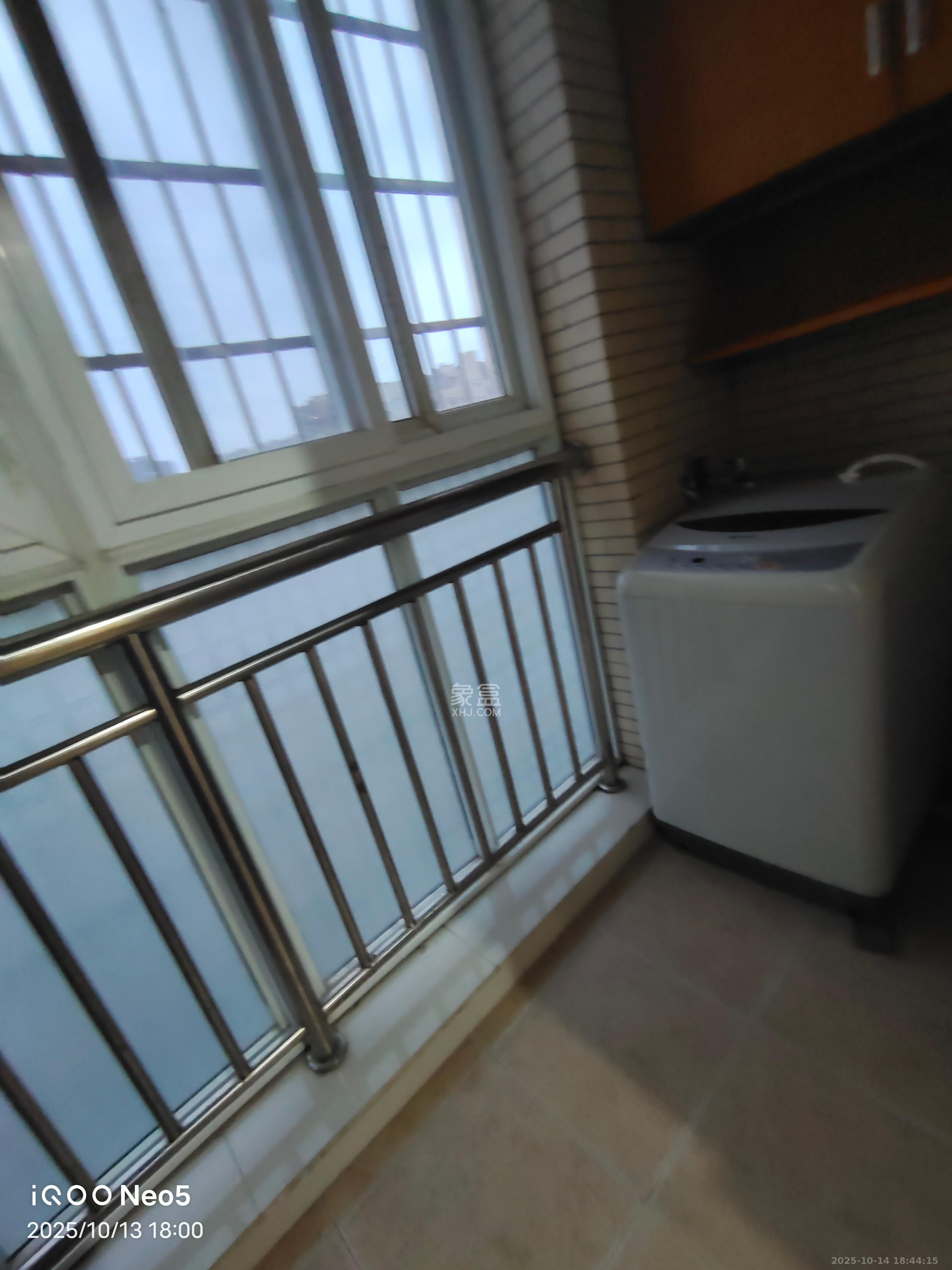 鄱阳小区  3室2厅1卫    1600.0元/月室内图