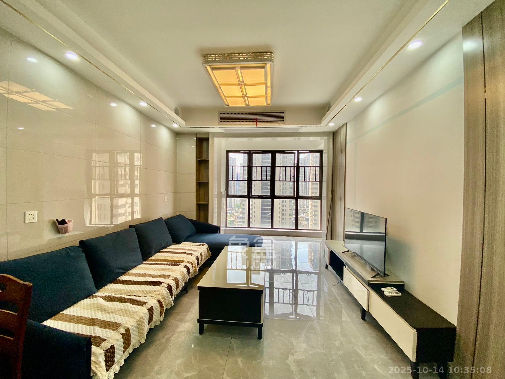 芙蓉万国城MOMA（卓越汇富苑）  3室2厅1卫    2600.0元/月