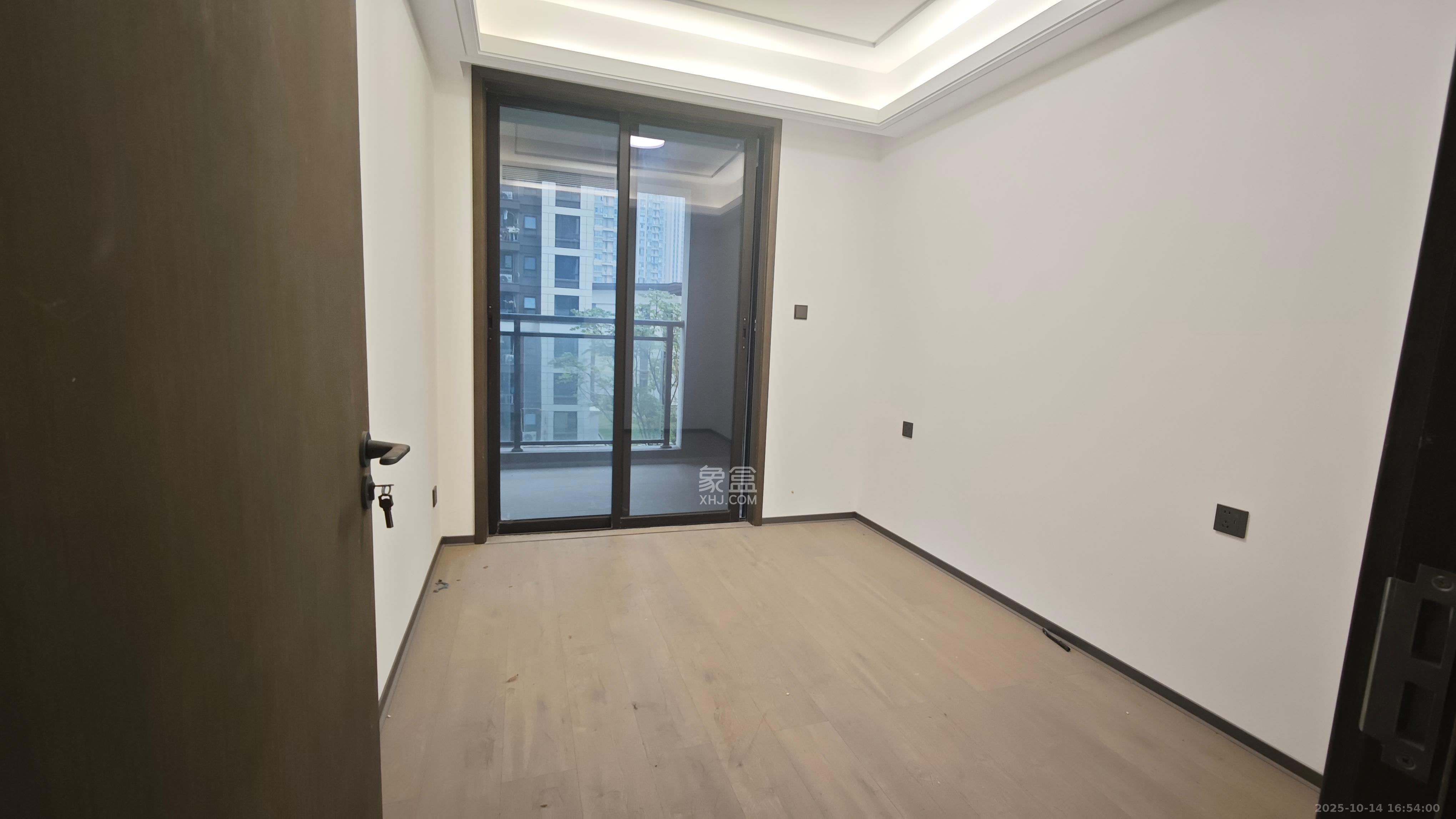 荣盛锦绣学府  3室2厅2卫    3000.0元/月室内图