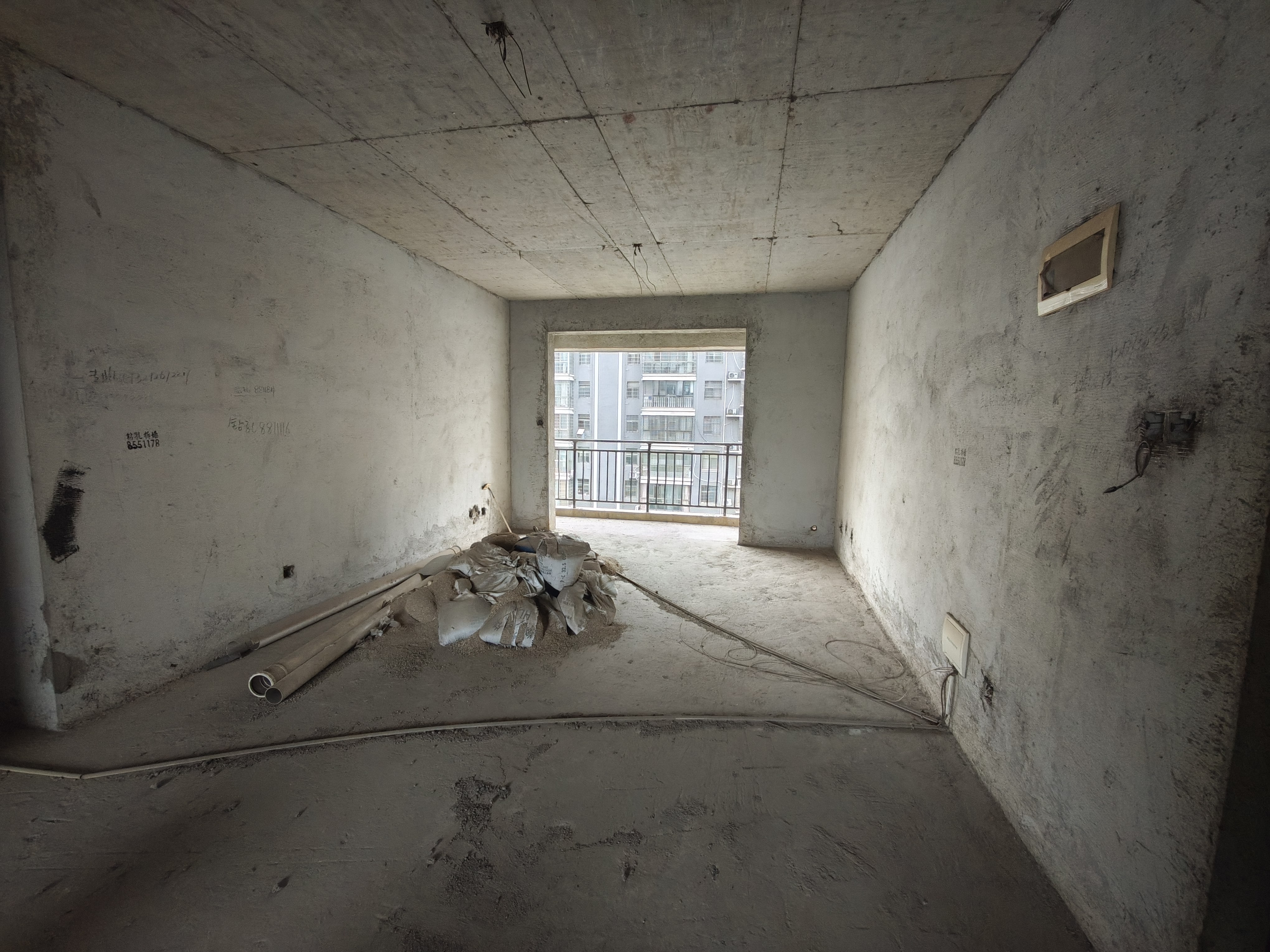 南风苑 3室2厅2卫 65.8万 南风苑 3室2厅2卫 65.8万客厅