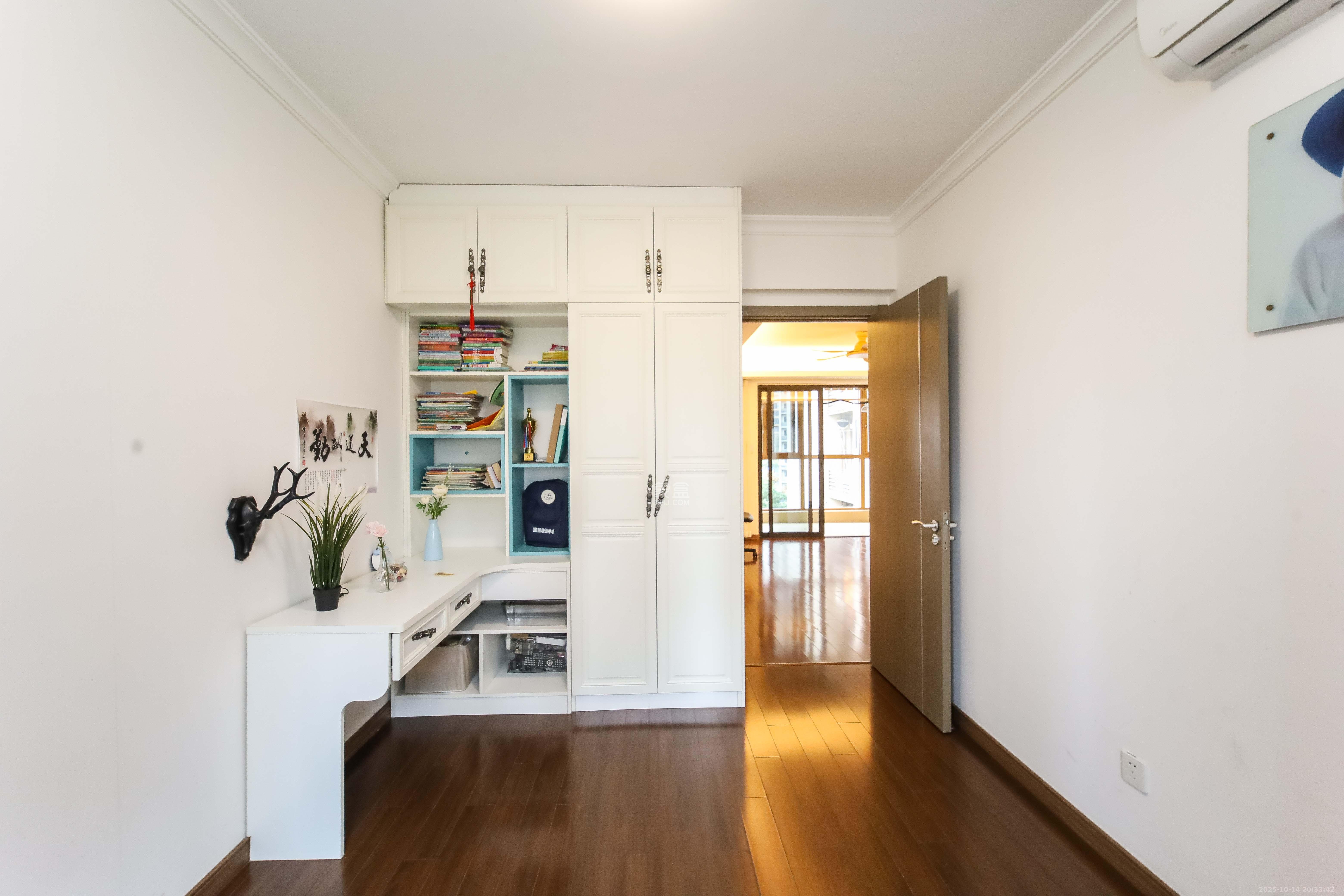 万科金域蓝湾 4室2厅2卫 178.0万 万科金域蓝湾 4室2厅2卫 178.0万卧室