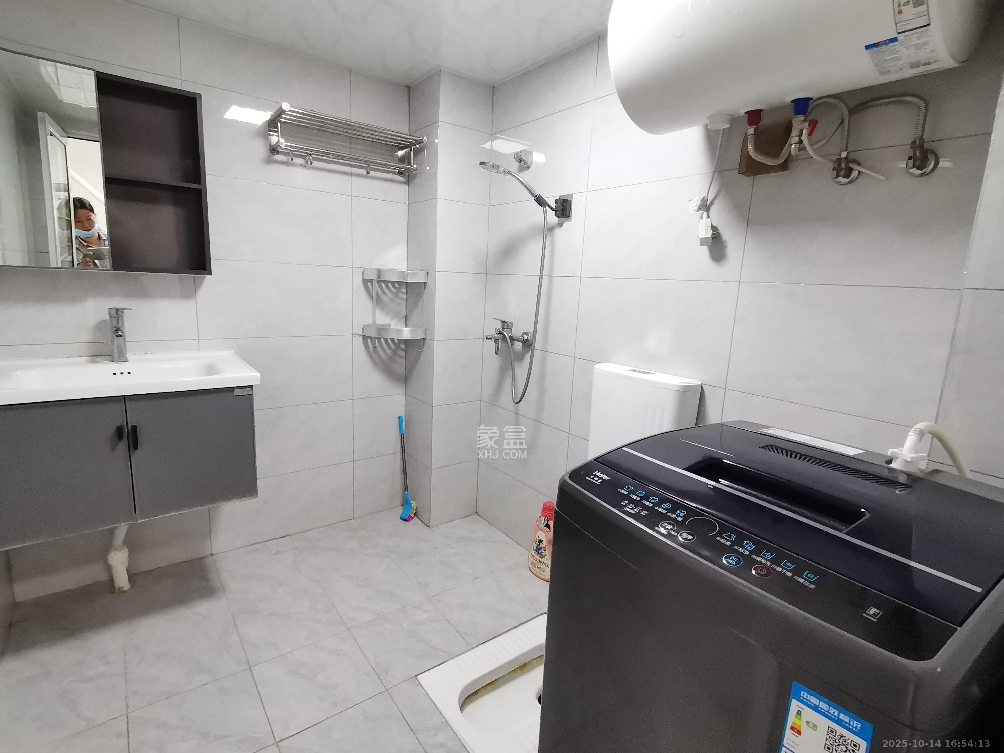 港湘铂玥(天园地芳国际珠宝城) 2室1厅1卫 1400.0元/月 港湘铂玥(天园地芳国际珠宝城) 2室1厅1卫 1400.0元/月室内图