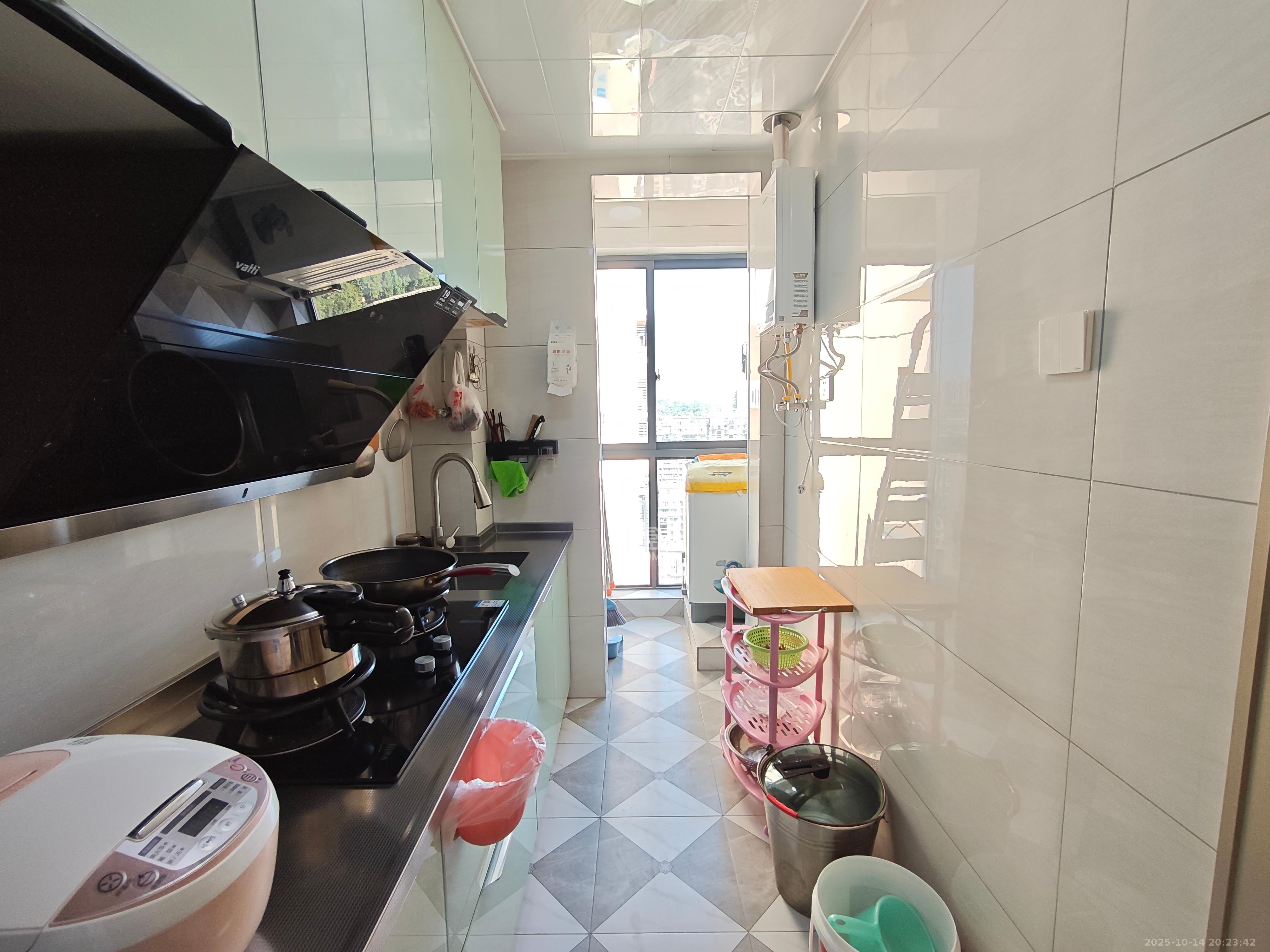 蔷薇国际  2室2厅1卫    1800.0元/月 蔷薇国际  2室2厅1卫    1800.0元/月室内图