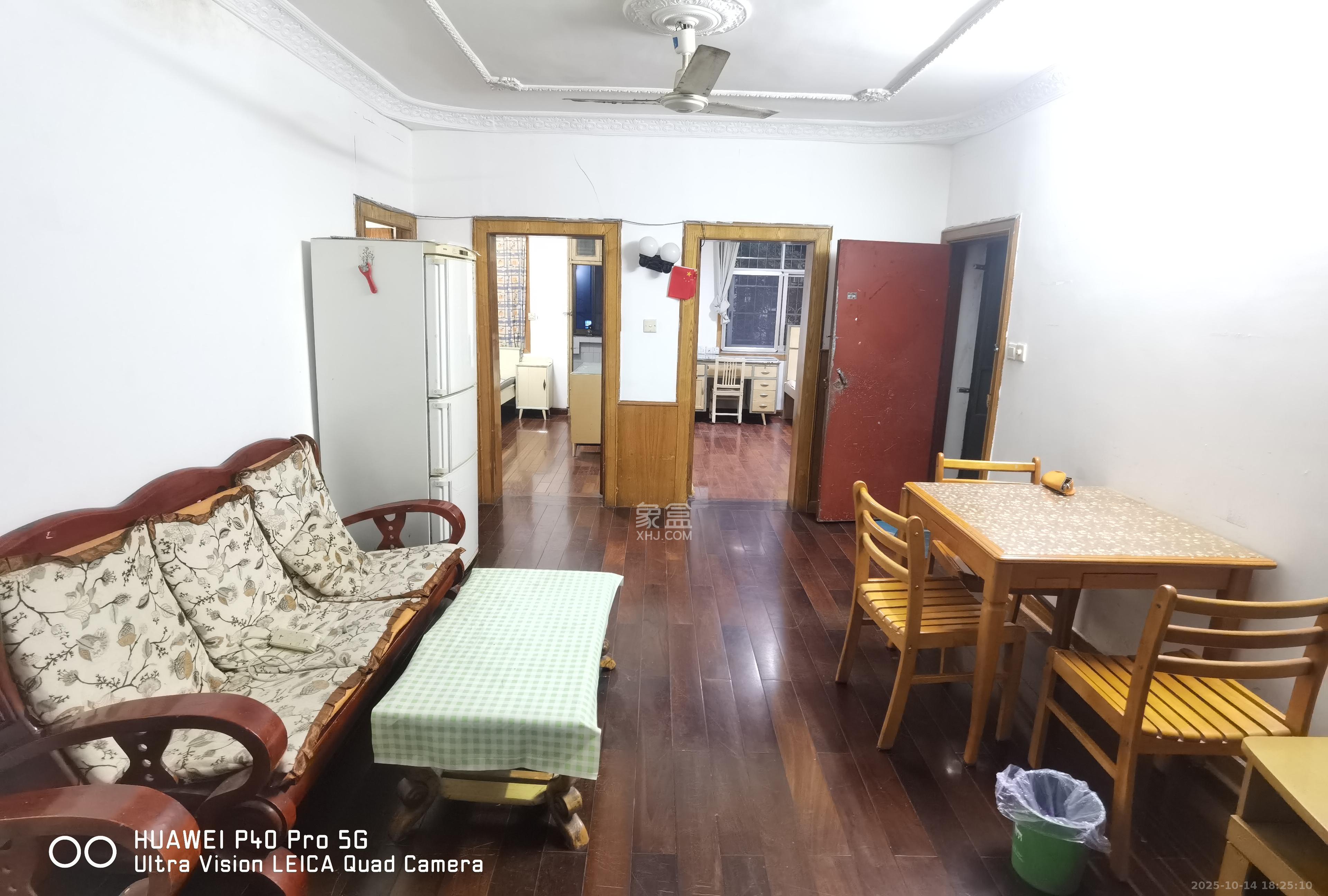 省木材公司宿舍(原欧园木材厂宿舍)  3室1厅1卫    1800.0元/月 省木材公司宿舍(原欧园木材厂宿舍)  3室1厅1卫    1800.0元/月室内图