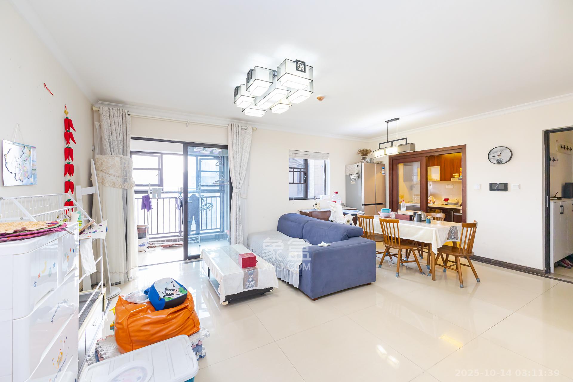 时代倾城二期 3室2厅2卫 68.0万 时代倾城二期 3室2厅2卫 68.0万客厅