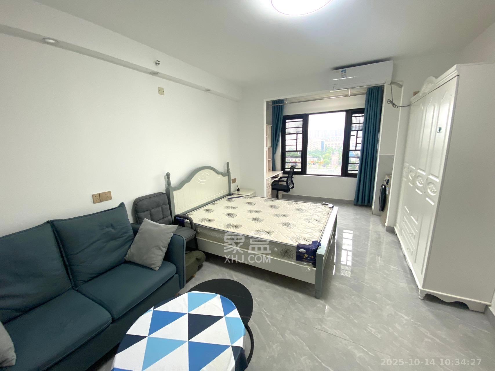 中海珑悦府  1室1厅1卫    1200.0元/月室内图1