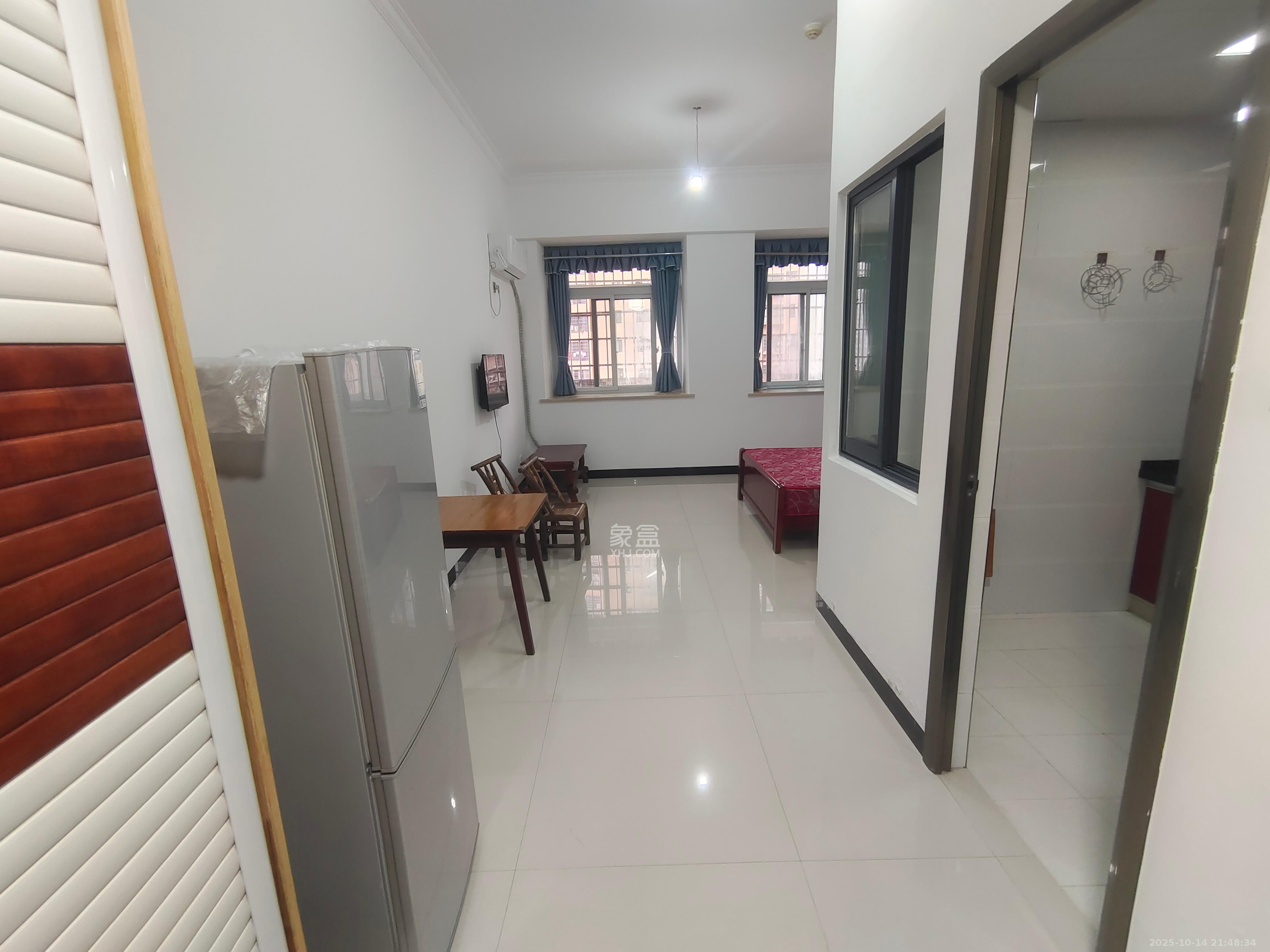 骑龙安置小区  1室1厅1卫    1300.0元/月 骑龙安置小区  1室1厅1卫    1300.0元/月室内图