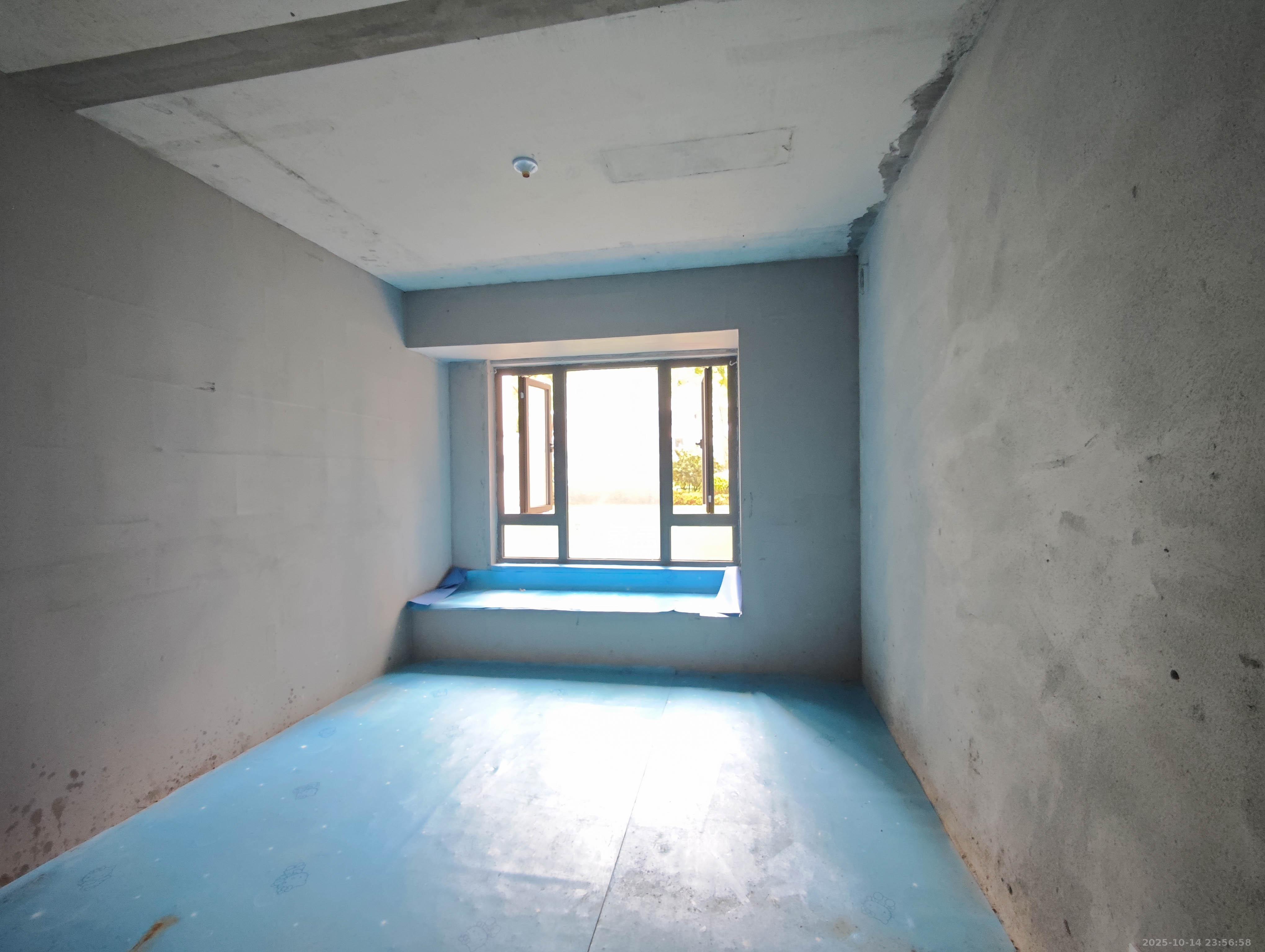 新城明昱东方  3室2厅2卫    75.0万卧室