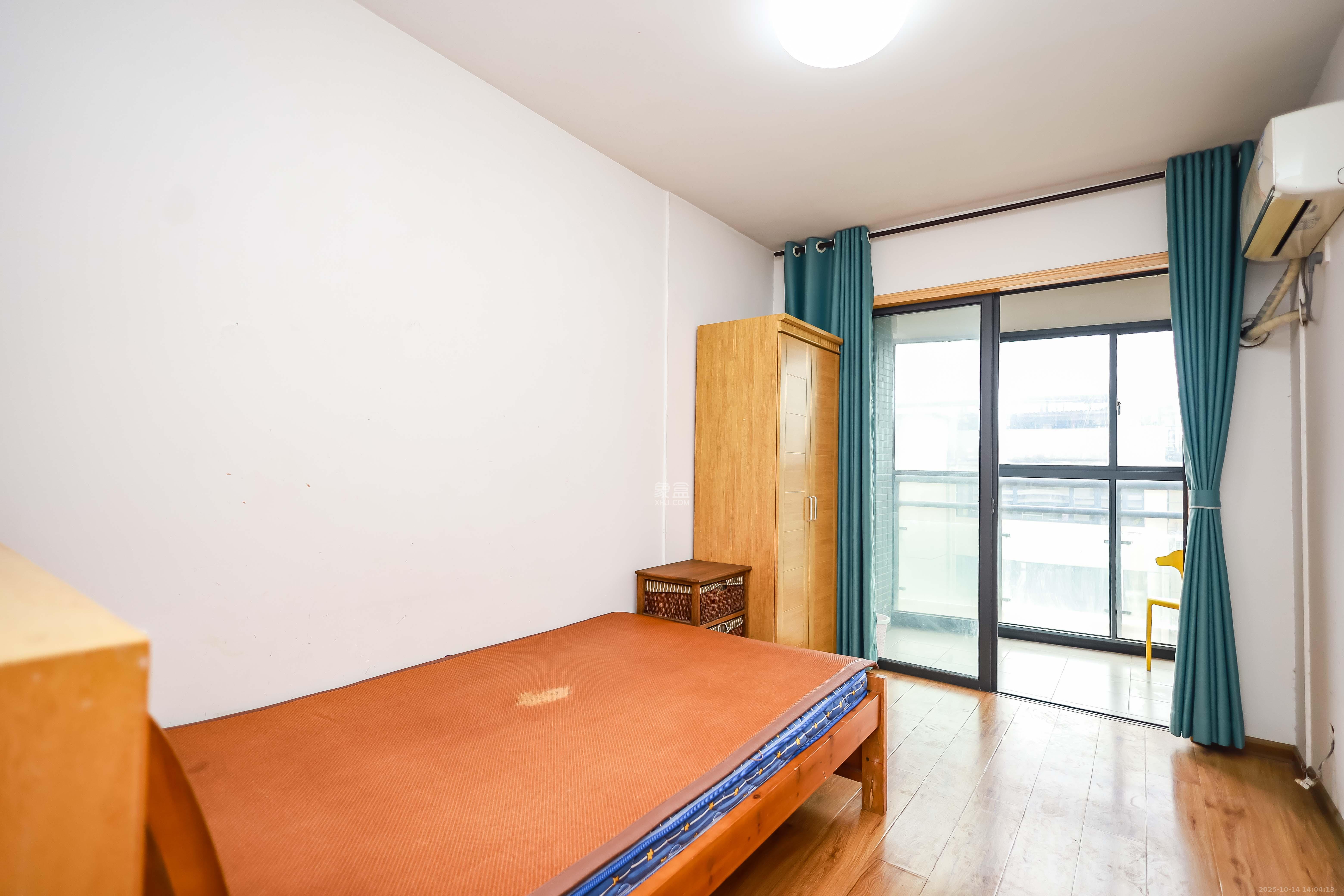 西城龙庭  2室2厅1卫    80.0万卧室