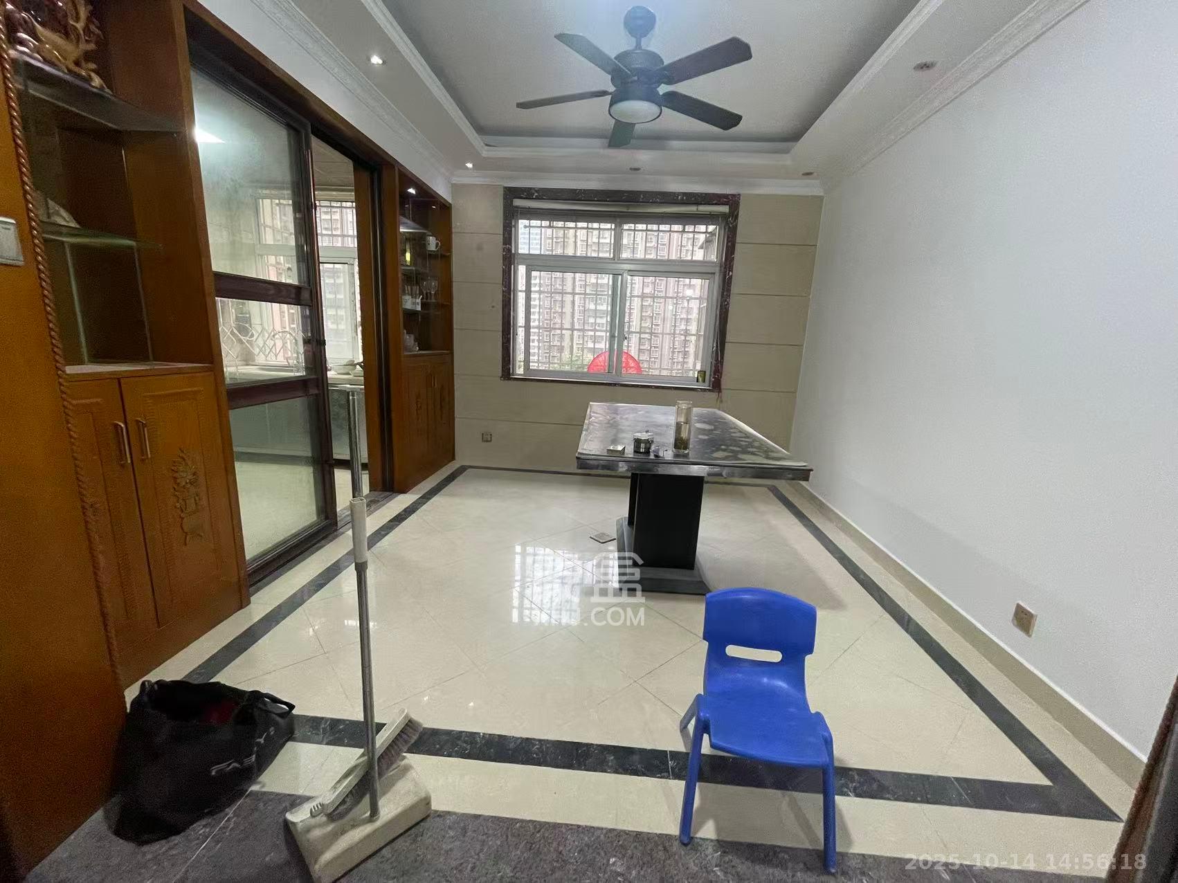 黎郡新宇熙春园  4室2厅2卫    2800.0元/月室内图