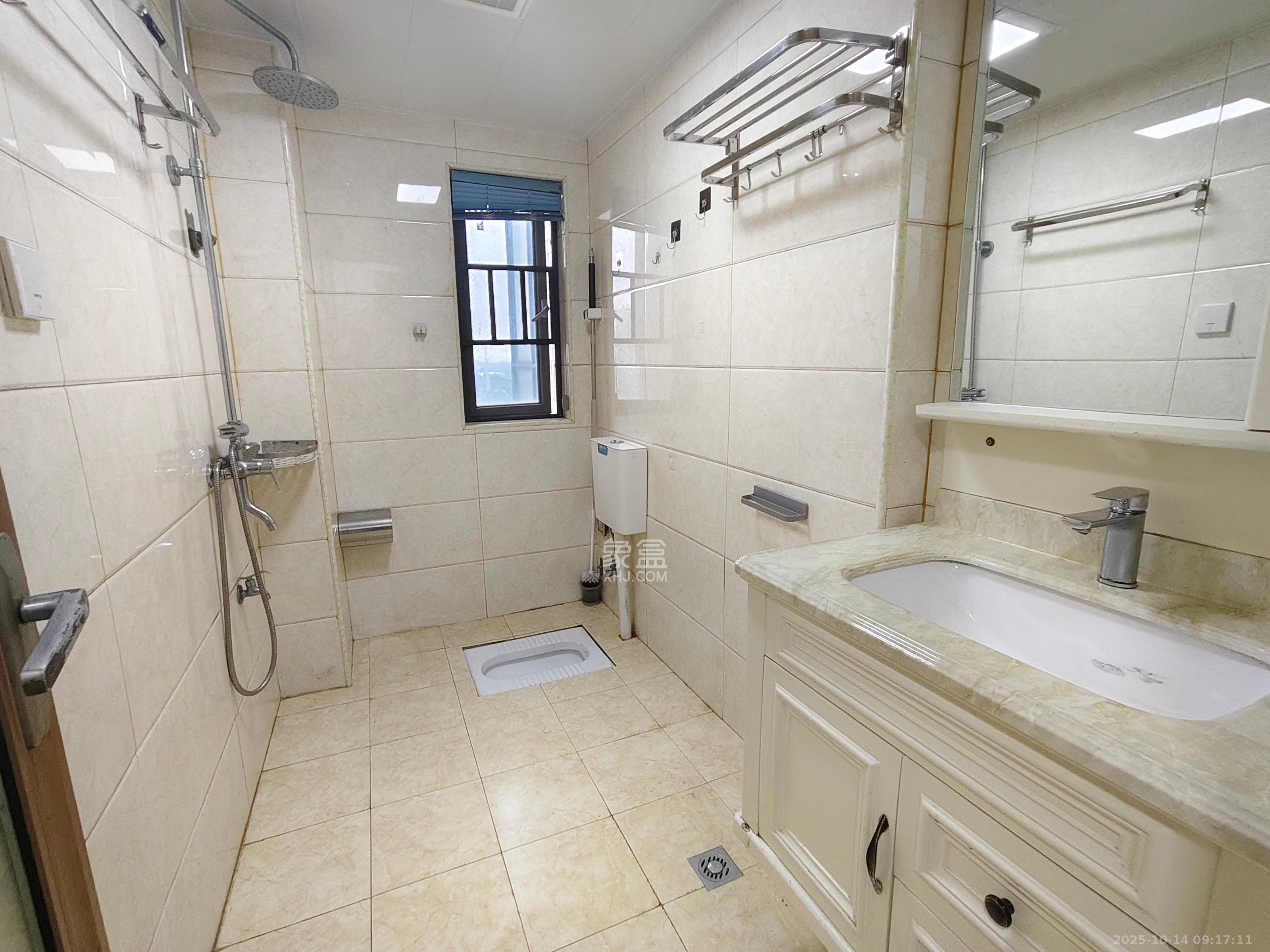 钱隆世家  4室2厅2卫    2800.0元/月室内图