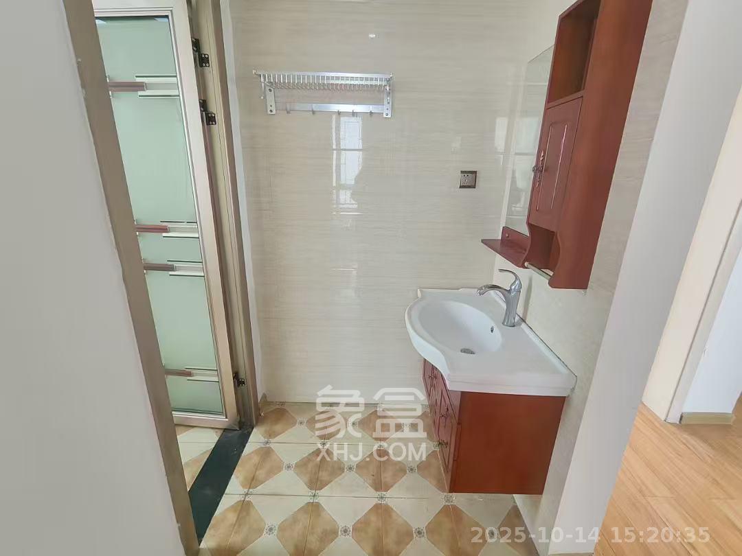 世茂铂翠湾二期 1室1厅1卫 1050.0元/月 世茂铂翠湾二期 1室1厅1卫 1050.0元/月室内图