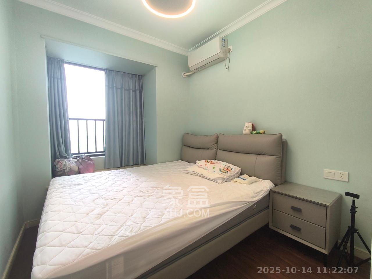 万科魅力之城锋镜里  4室2厅2卫    3200.0元/月室内图