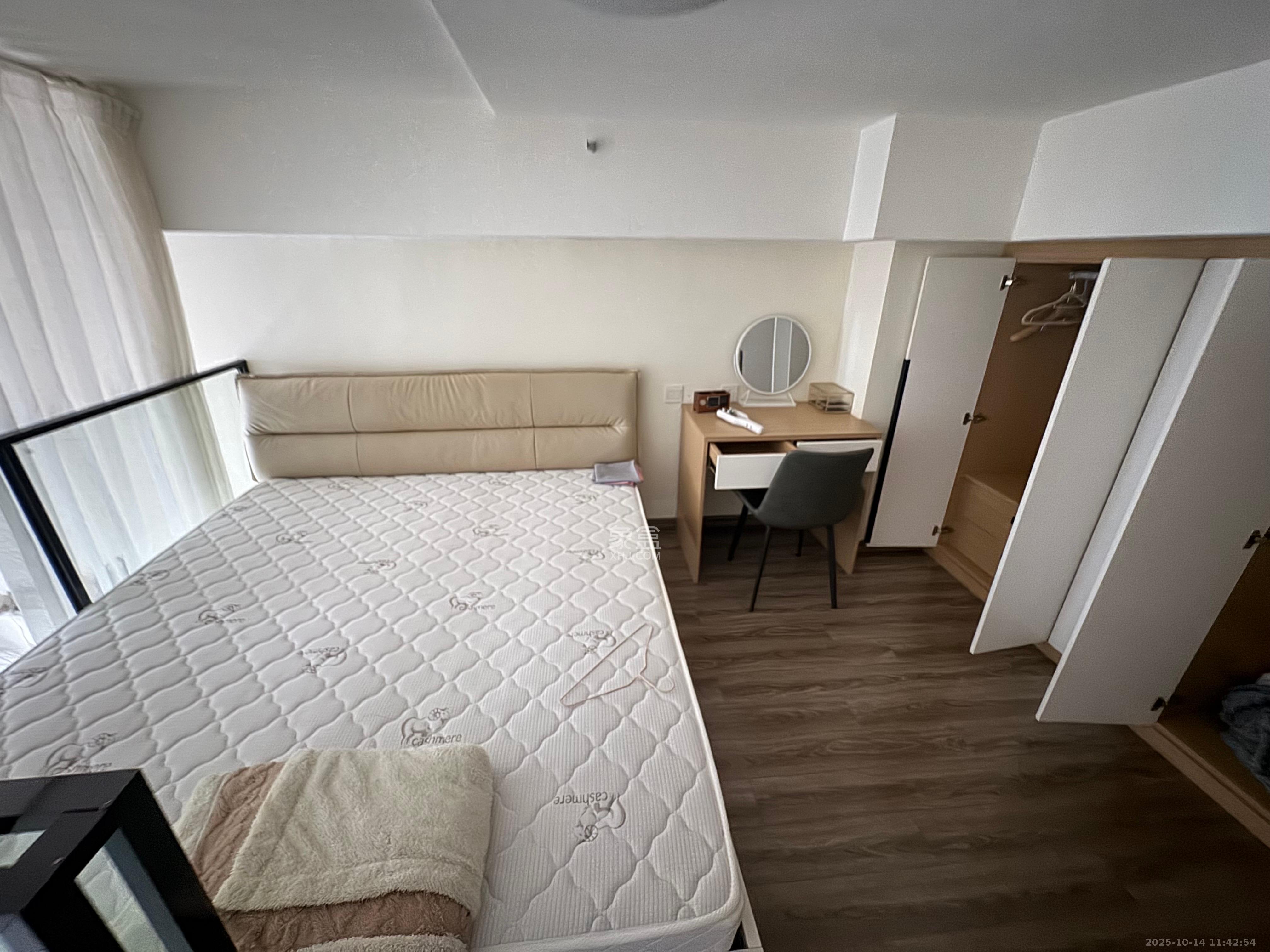 卓越浅水湾  1室1厅1卫    1700.0元/月 卓越浅水湾  1室1厅1卫    1700.0元/月