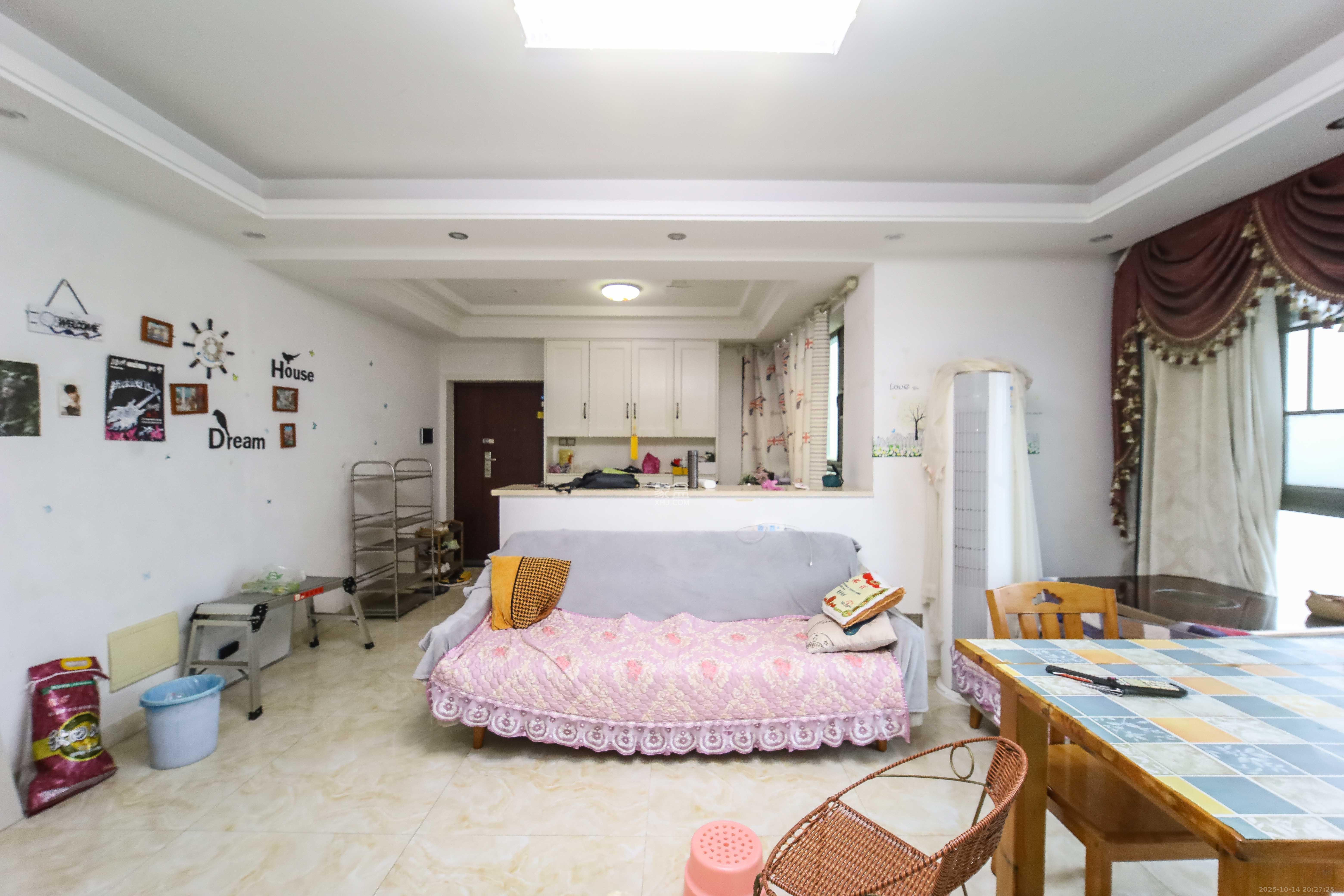 万象凯旋湾 3室1厅2卫 128.8万 万象凯旋湾 3室1厅2卫 128.8万客厅