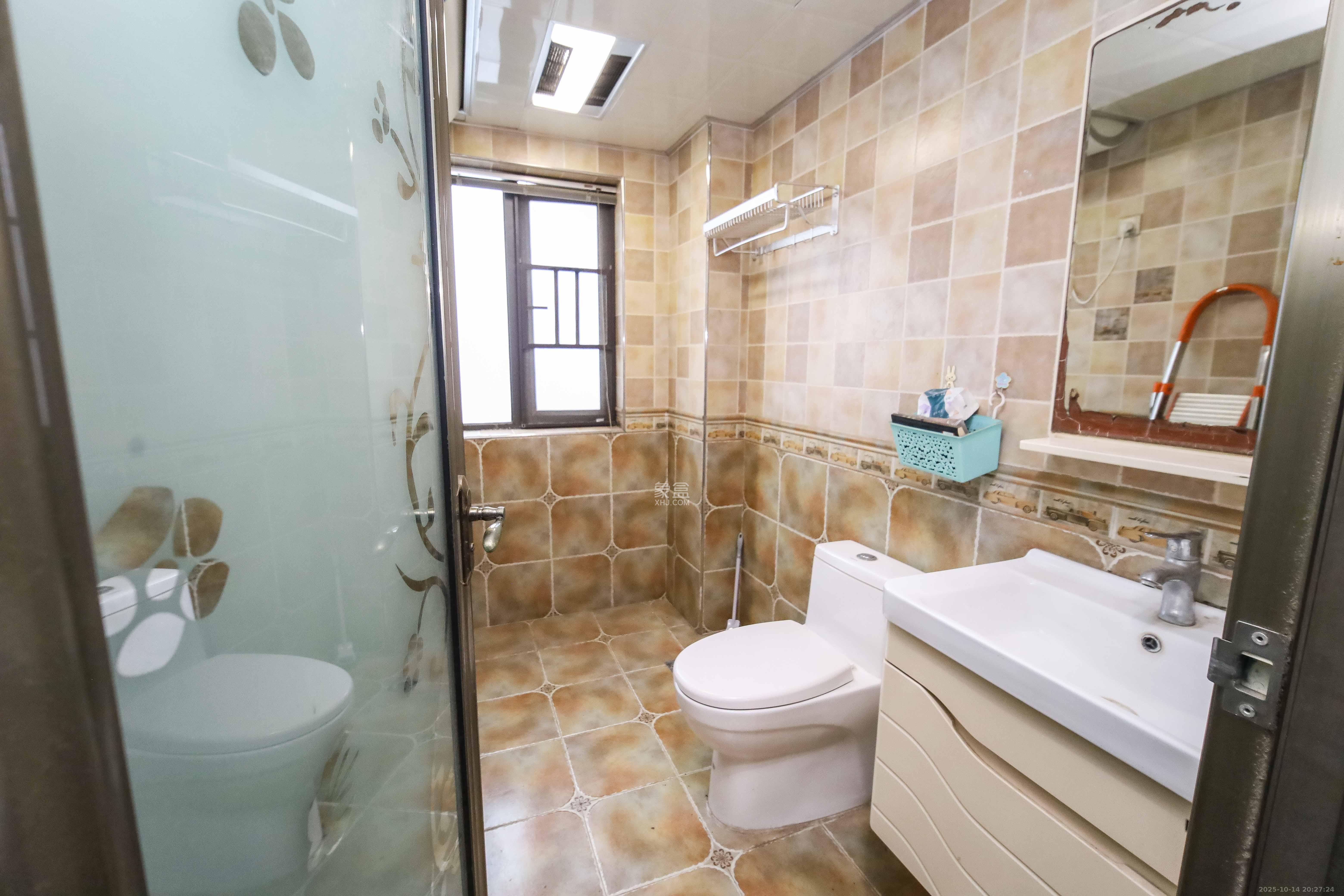 万象凯旋湾 3室1厅2卫 128.8万 万象凯旋湾 3室1厅2卫 128.8万卫生间