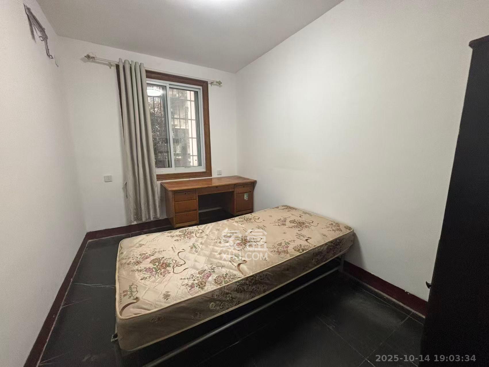 红花坡社区 2室1厅1卫 1300.0元/月 红花坡社区 2室1厅1卫 1300.0元/月室内图