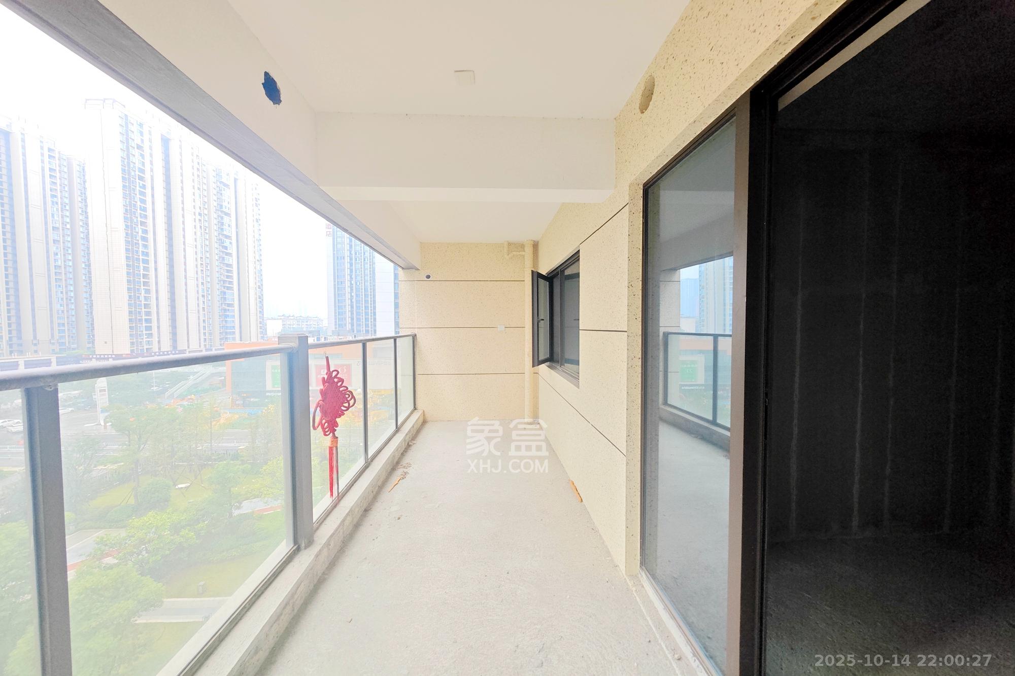 国欣向荣府  4室2厅2卫    145.0万阳台