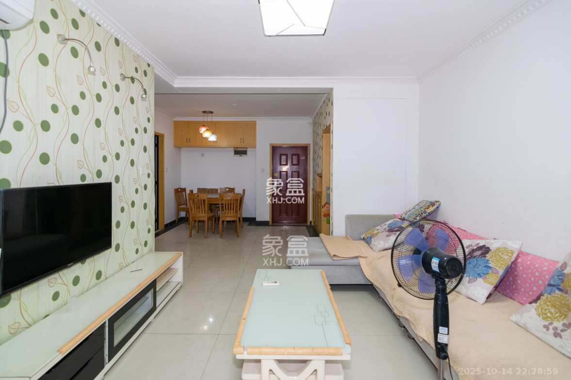 新城国际花都 2室2厅1卫 42.0万 新城国际花都 2室2厅1卫 42.0万客厅