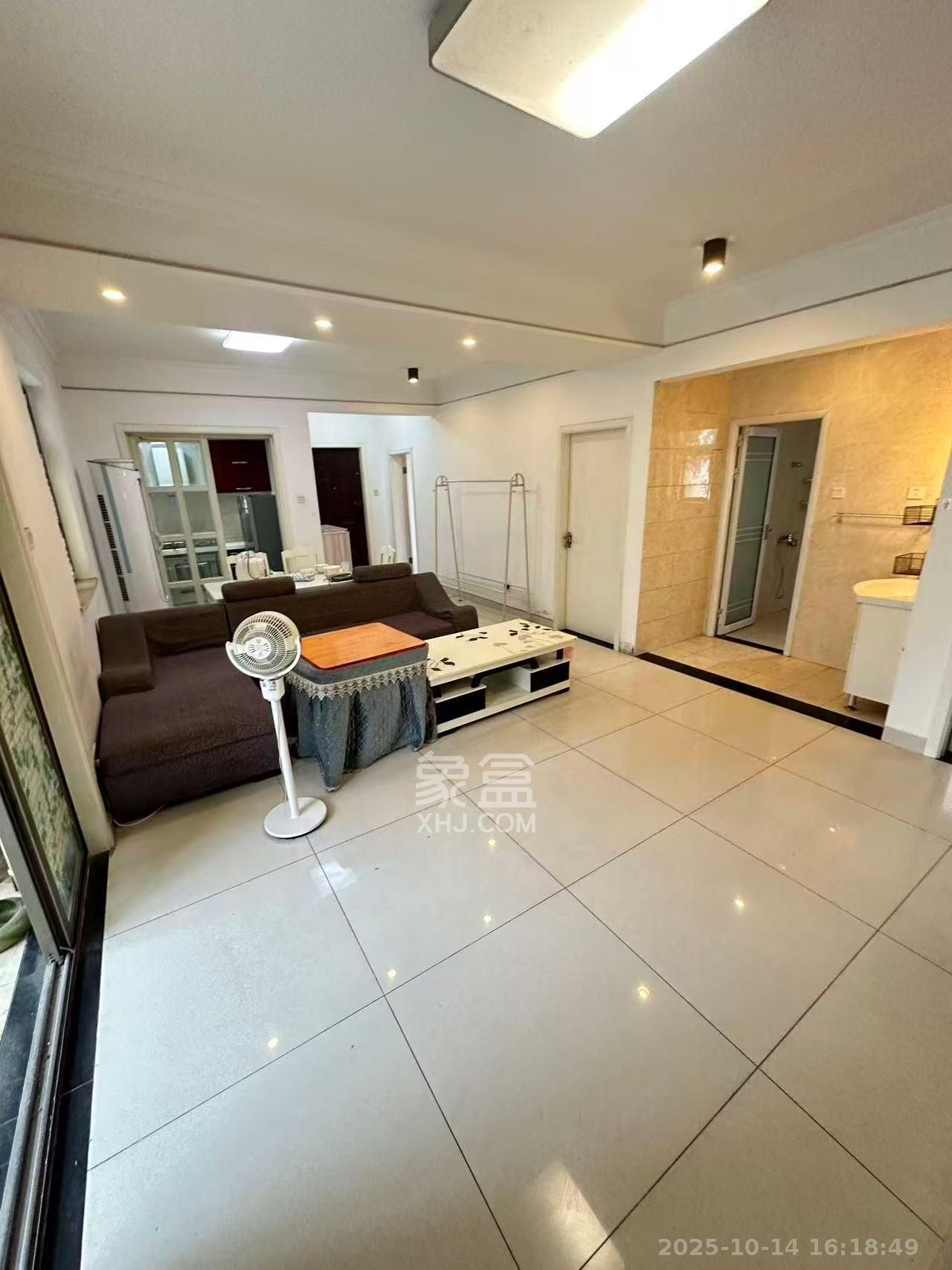 米兰春天 1室2厅1卫 1700.0元/月 米兰春天 1室2厅1卫 1700.0元/月室内图