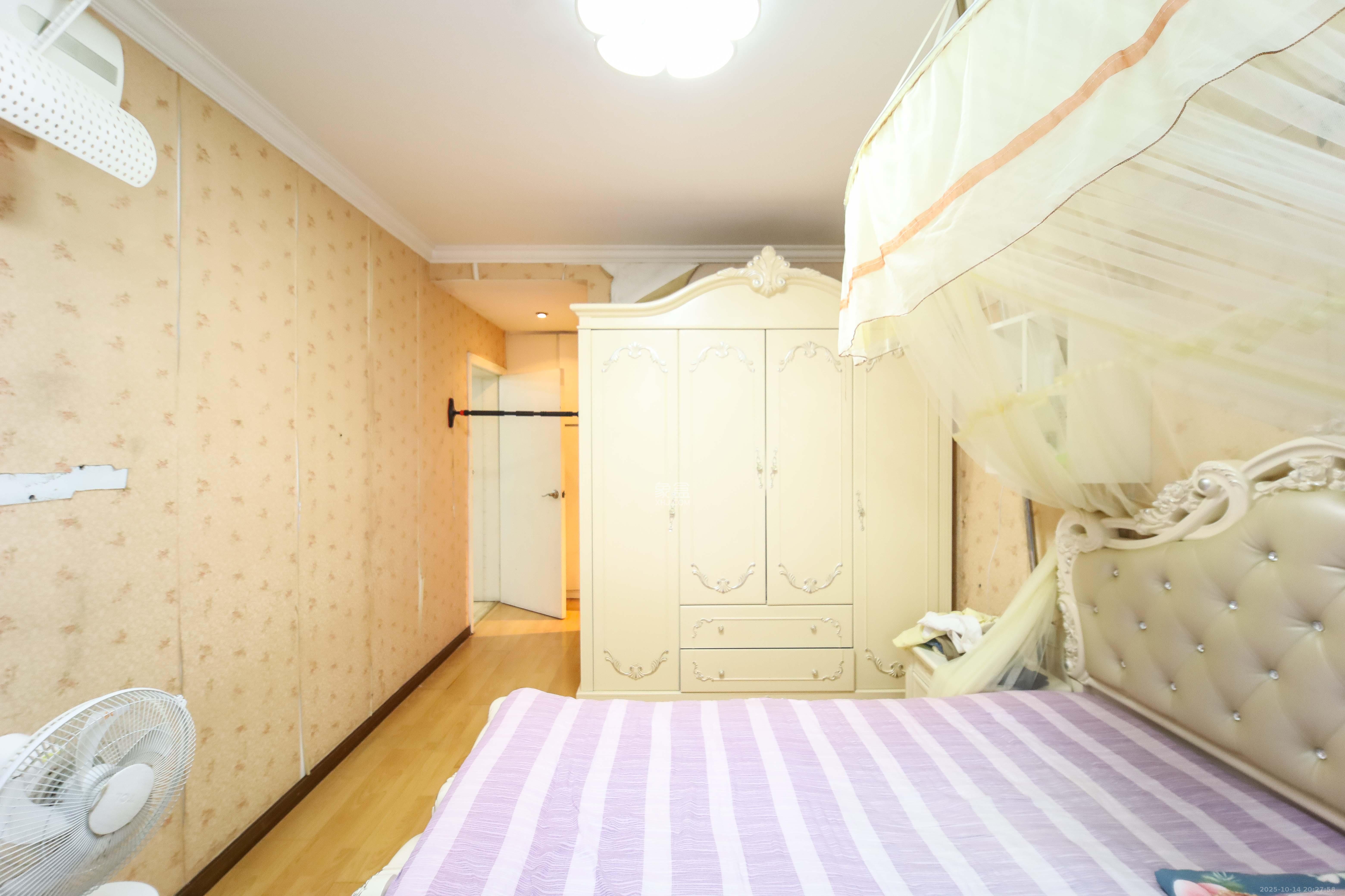 芙蓉苑  2室1厅2卫    68.0万卧室