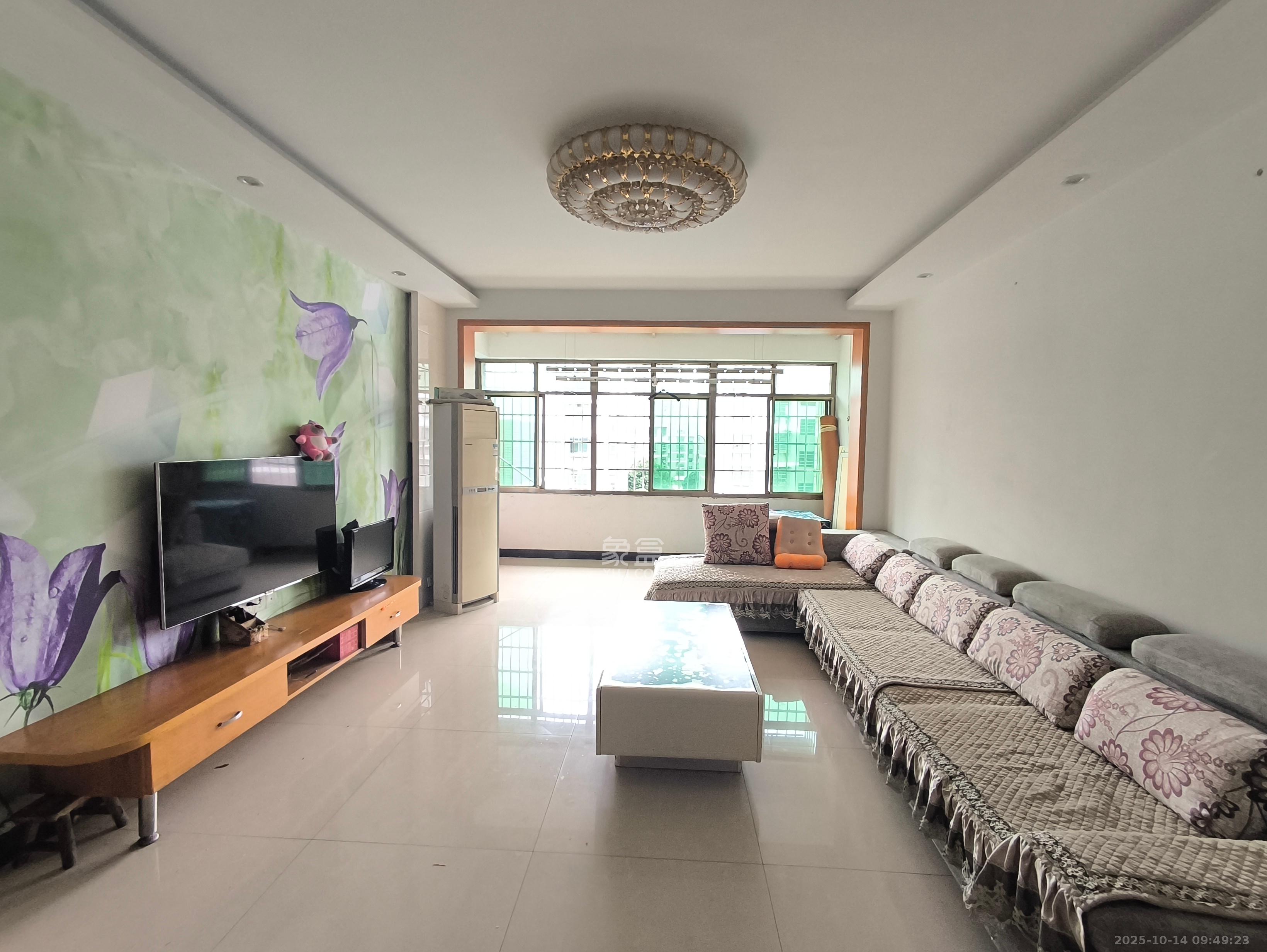 兴联母山小区  3室2厅2卫    1800.0元/月室内图