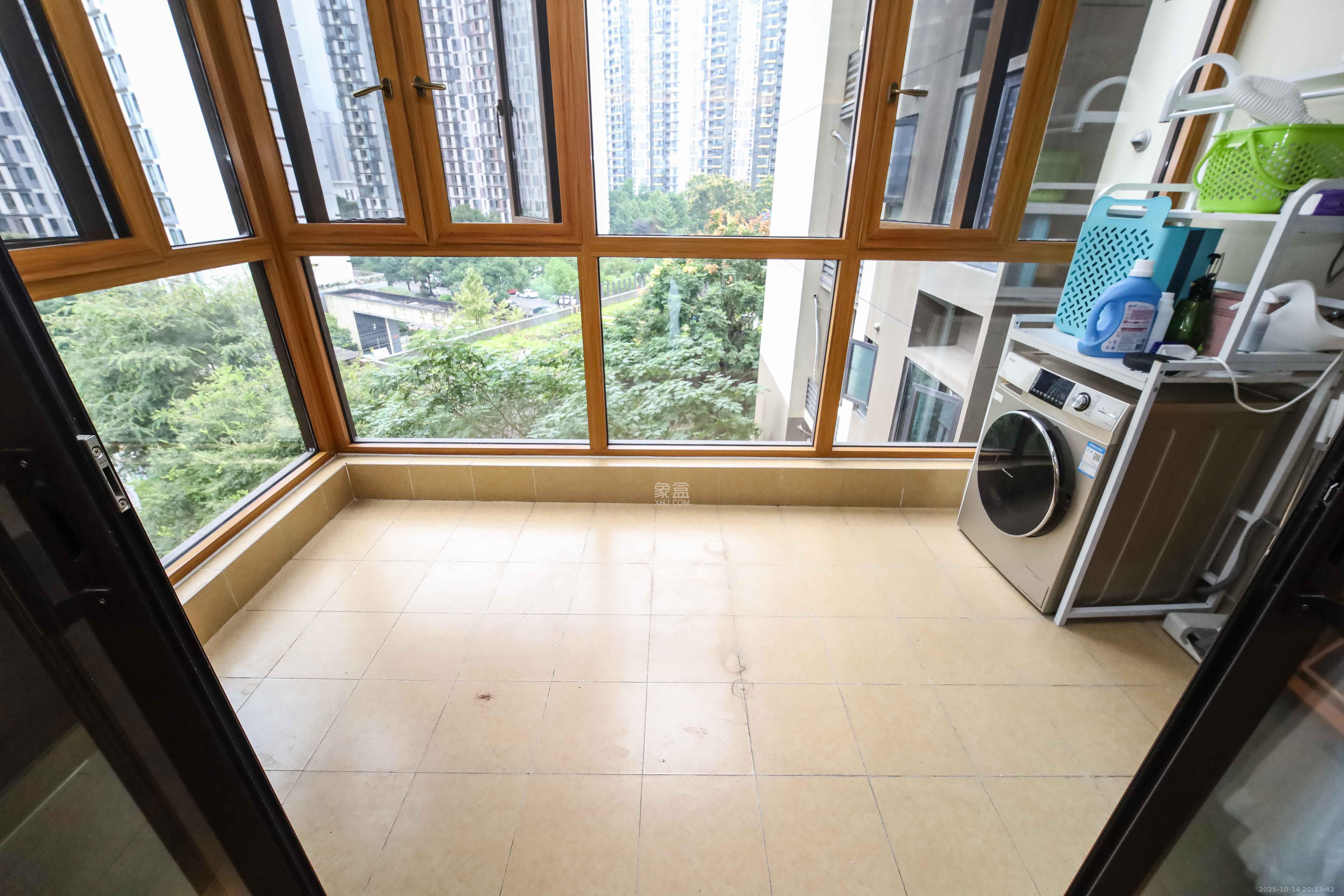 万科金域蓝湾 4室2厅2卫 178.0万 万科金域蓝湾 4室2厅2卫 178.0万阳台