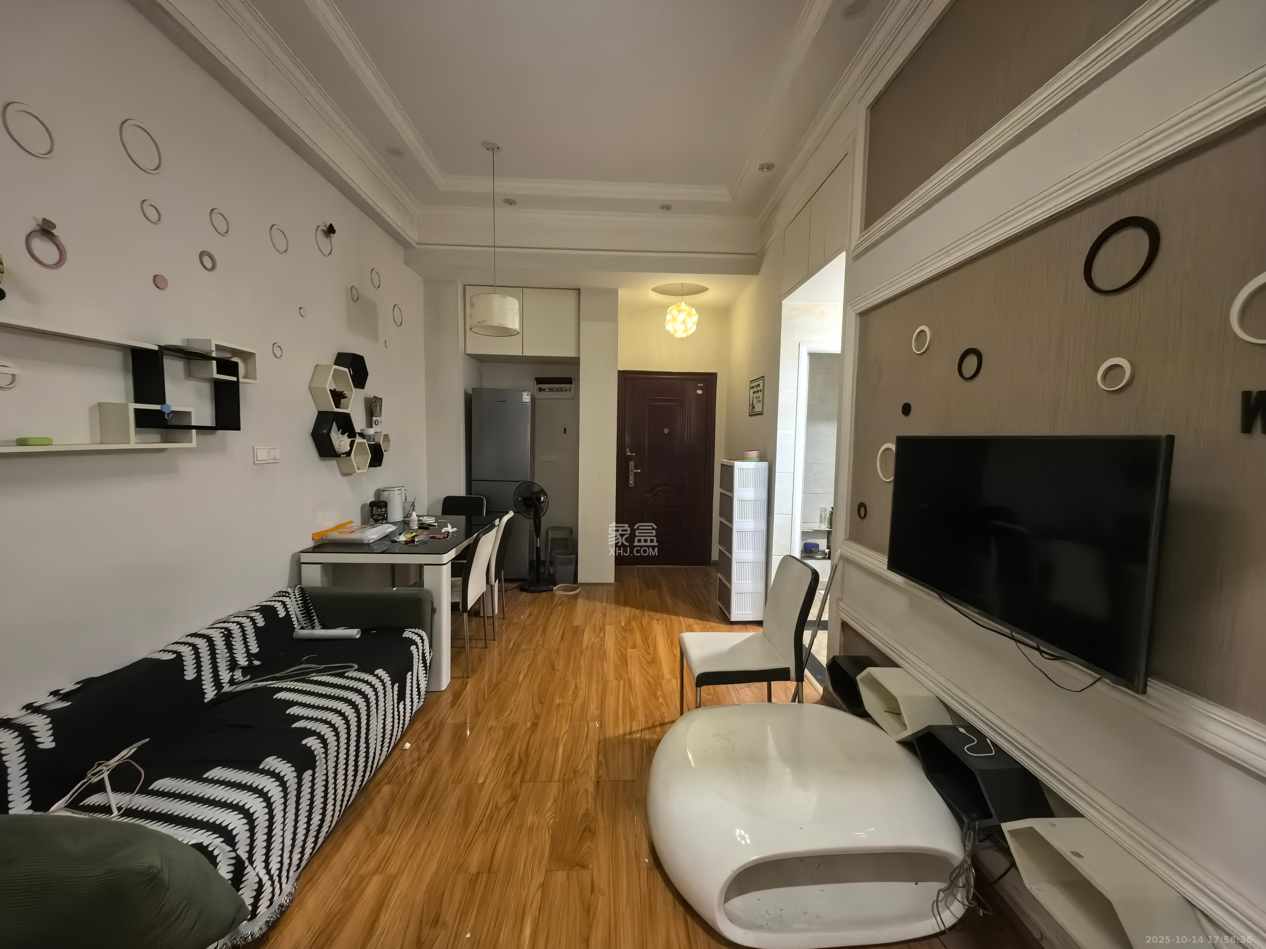 湖湾世景  1室1厅1卫    1300.0元/月